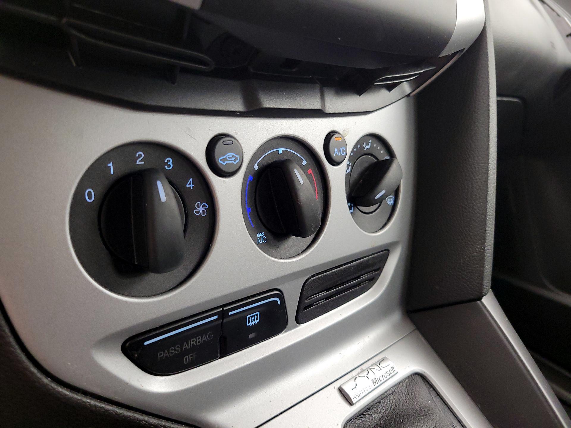 Thumbnail: 2014 Ford Focus - 15