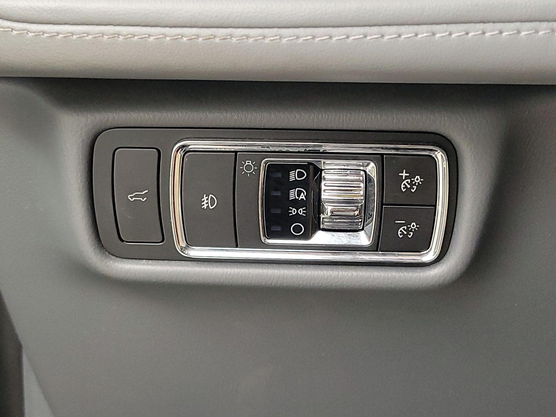 Thumbnail: 2020 Lincoln Aviator - 13