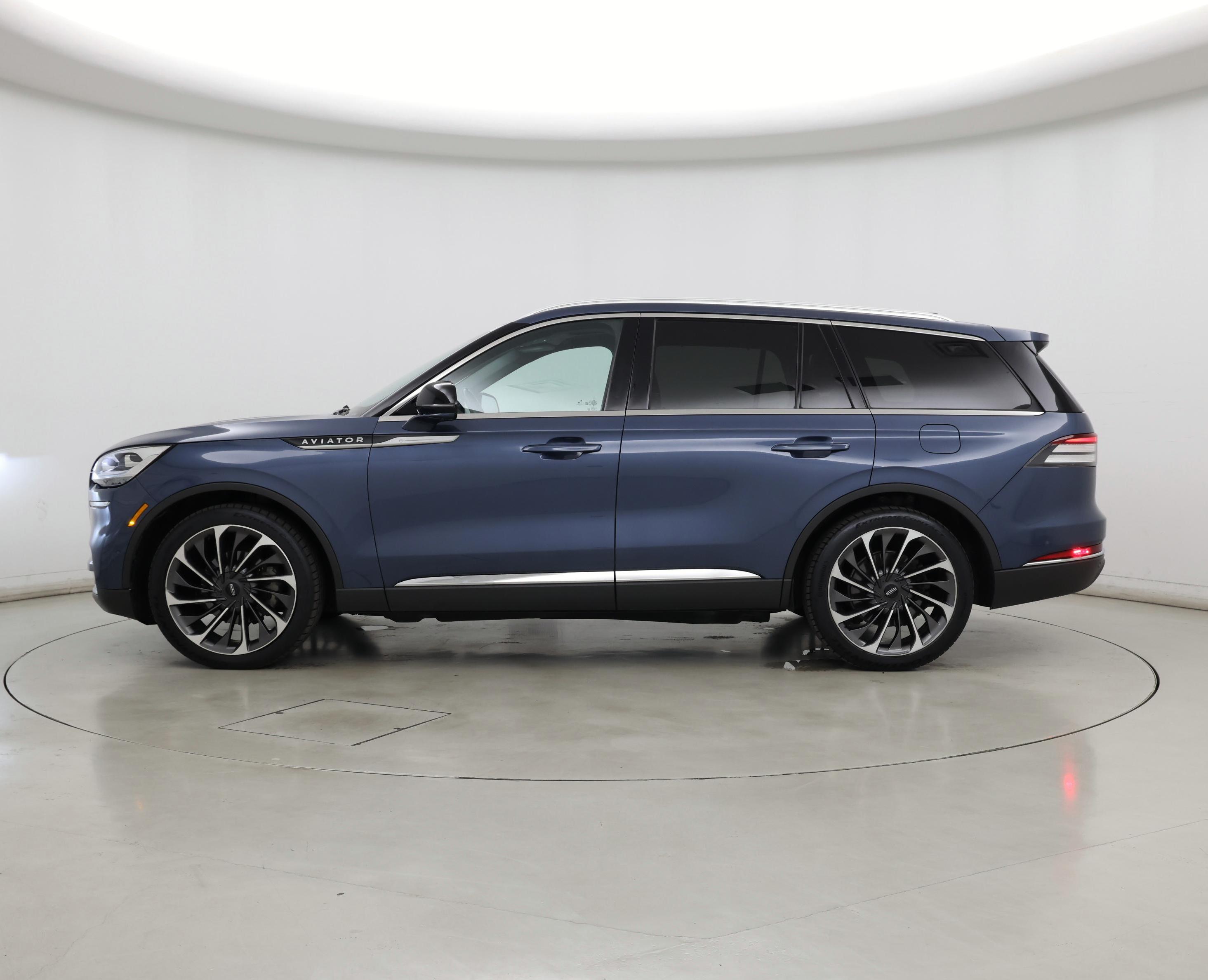 Thumbnail: 2020 Lincoln Aviator - 3