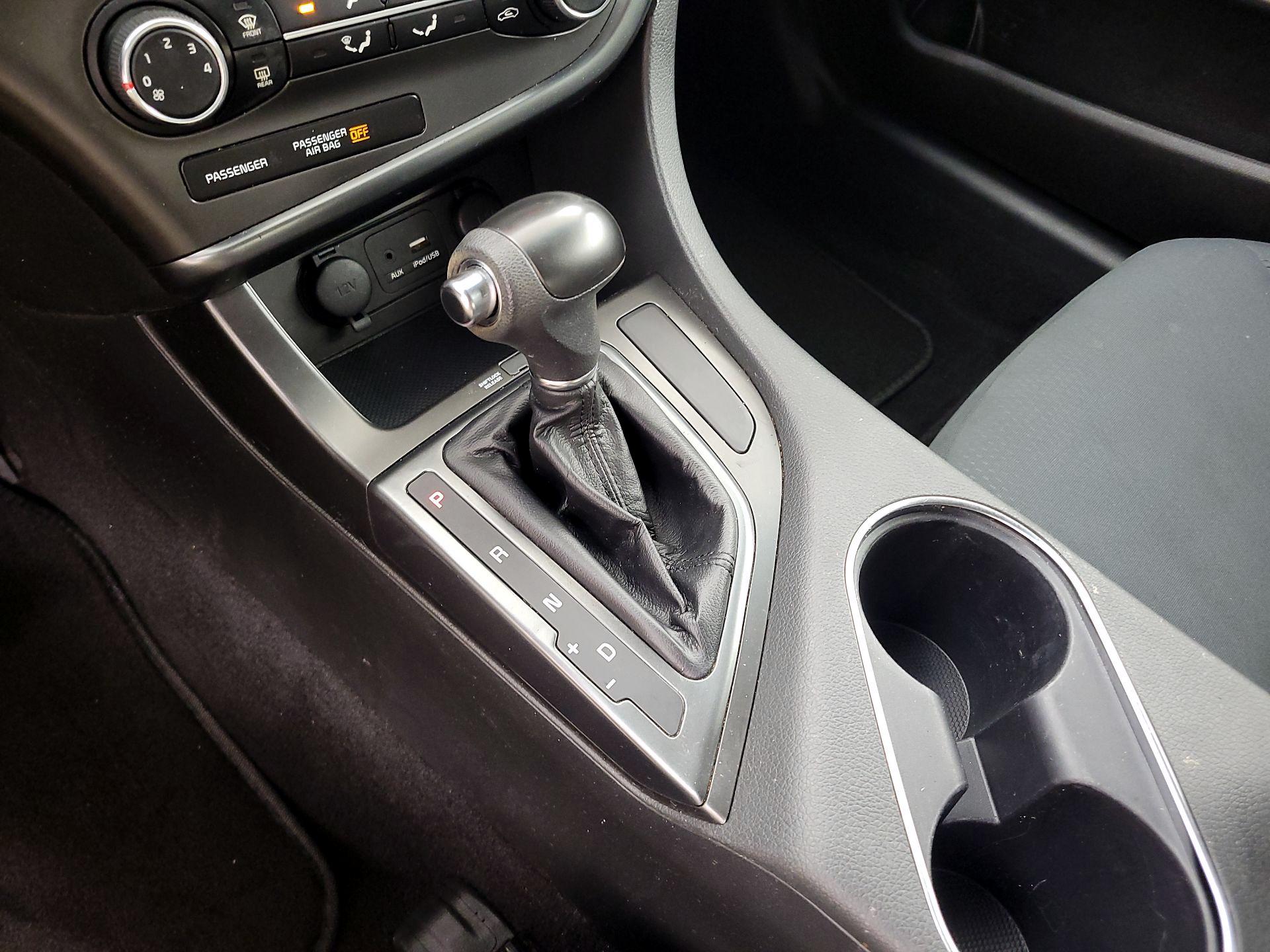 Thumbnail: 2015 Kia Optima - 16