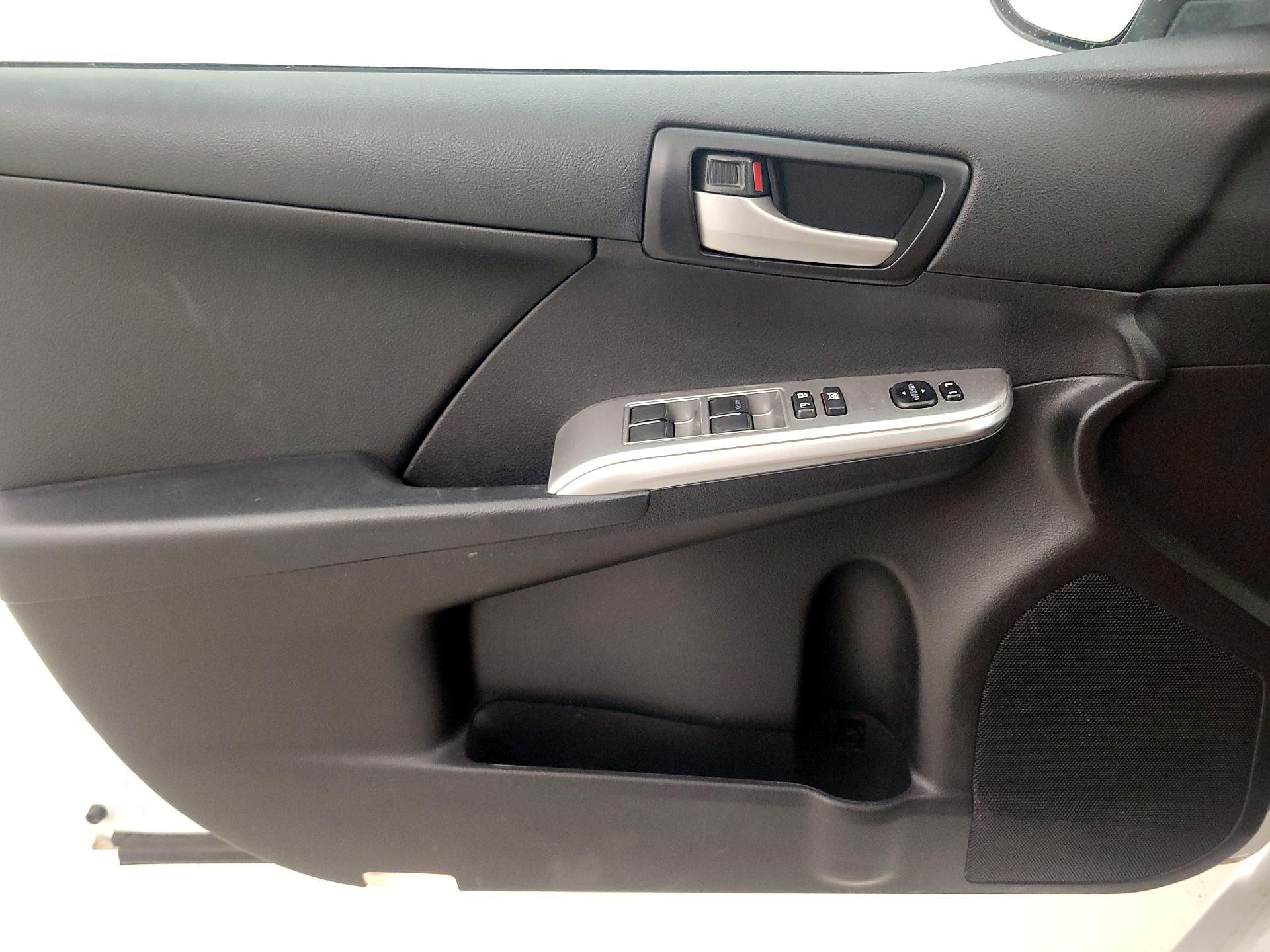 Thumbnail: 2014 Toyota Camry - 12