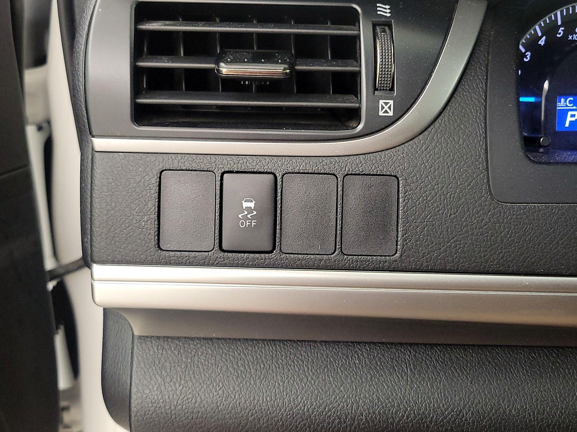 Thumbnail: 2014 Toyota Camry - 13