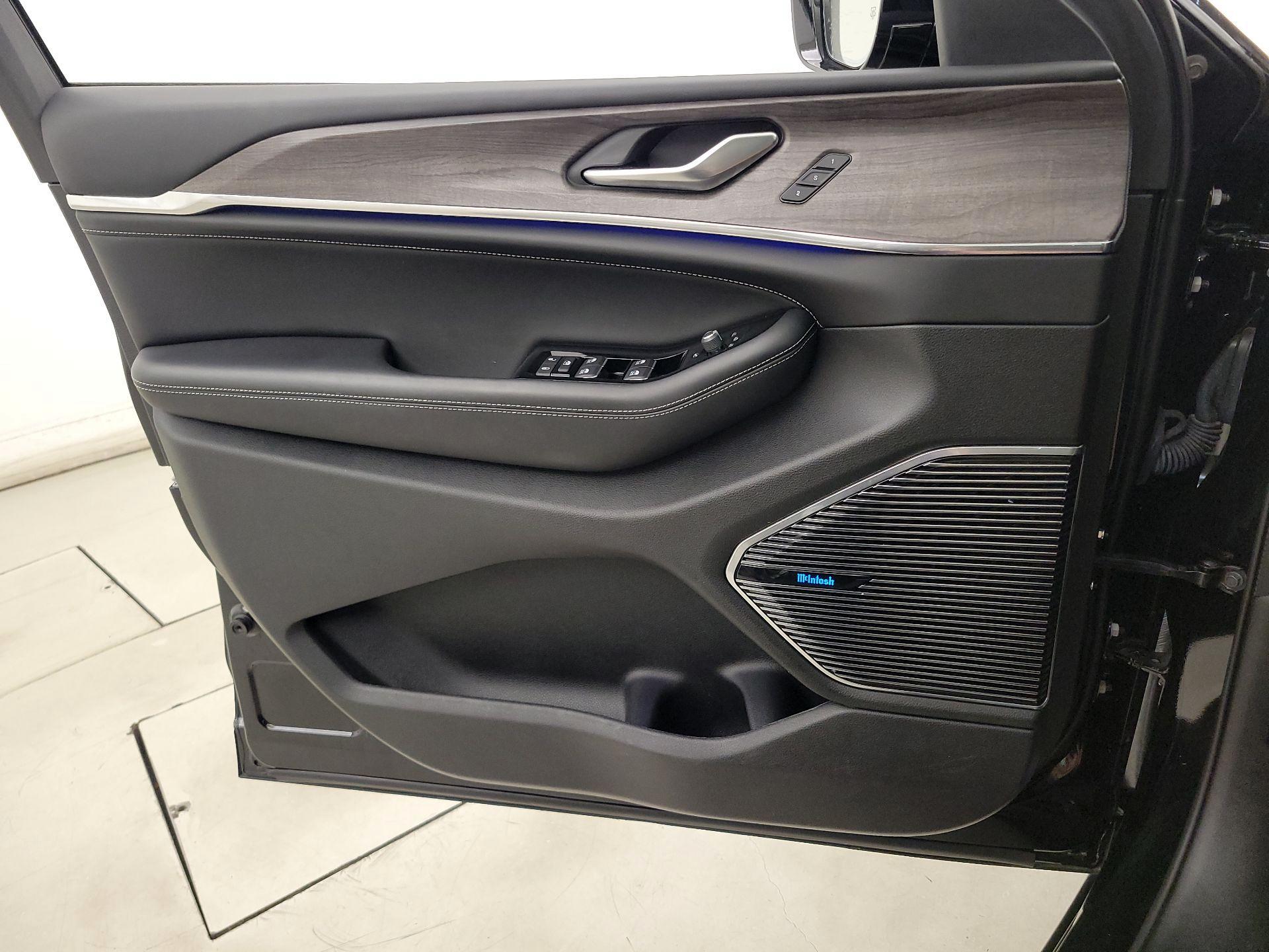 Thumbnail: 2023 Jeep Grand Cherokee - 12