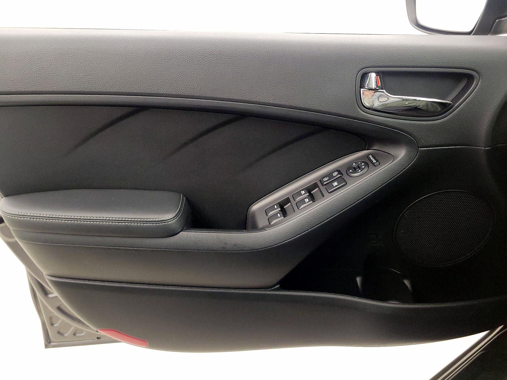 Thumbnail: 2015 Kia Forte - 12