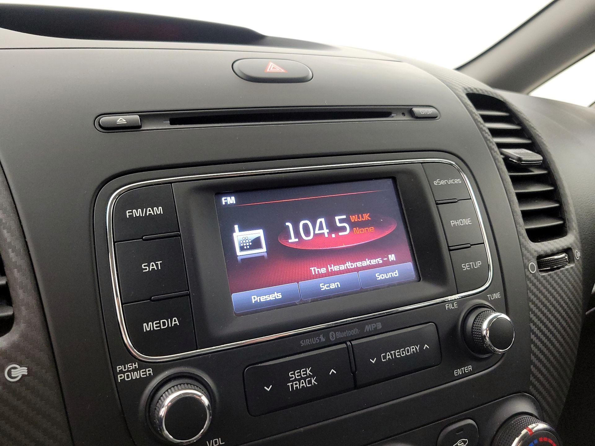 Thumbnail: 2015 Kia Forte - 15