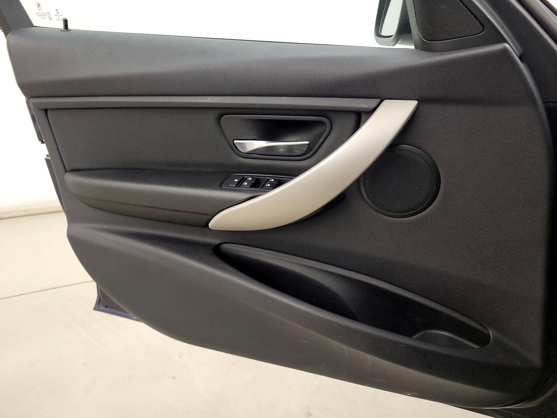 Thumbnail: 2015 BMW 3 Series - 12