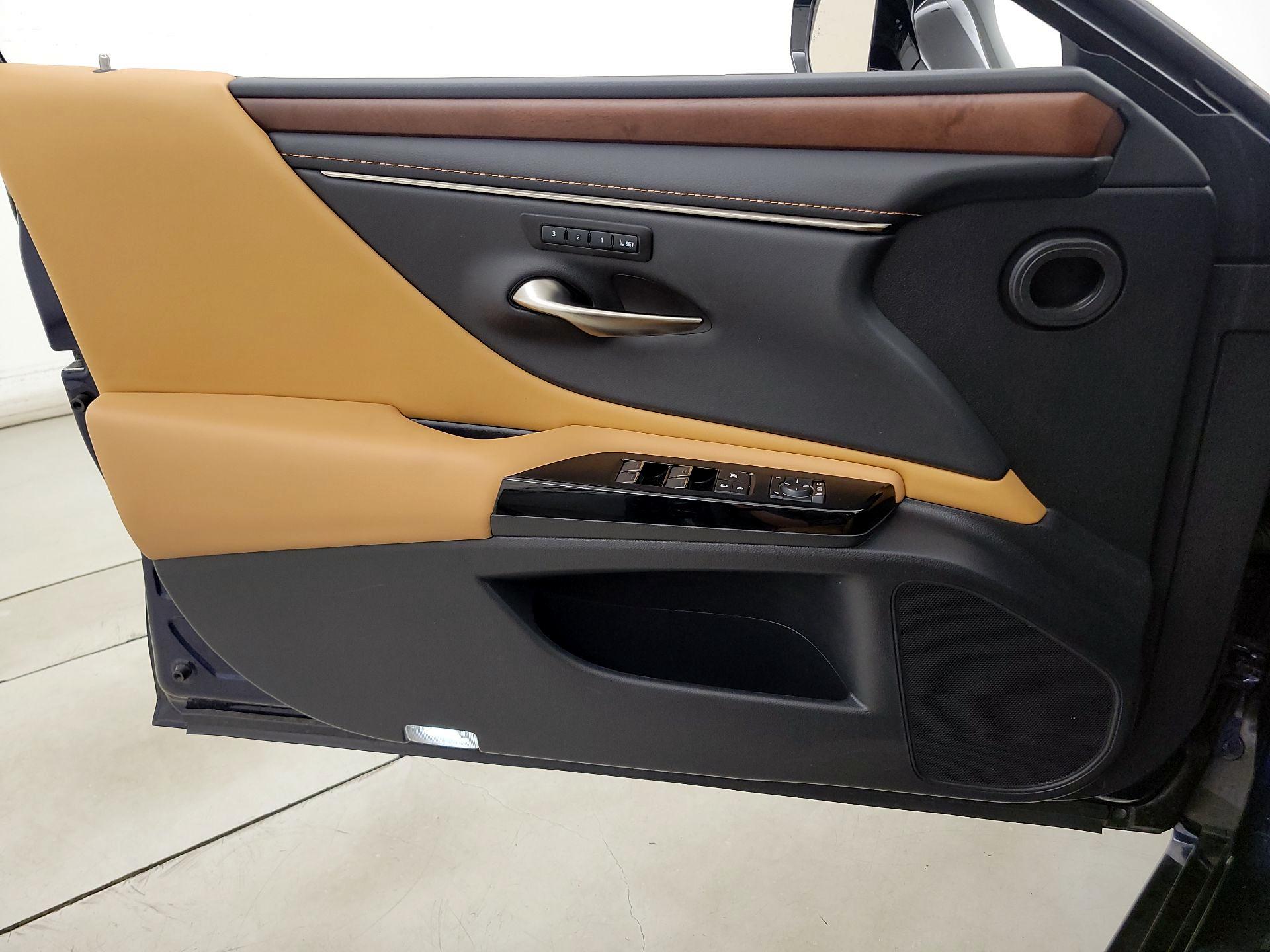 Thumbnail: 2022 Lexus ES - 12