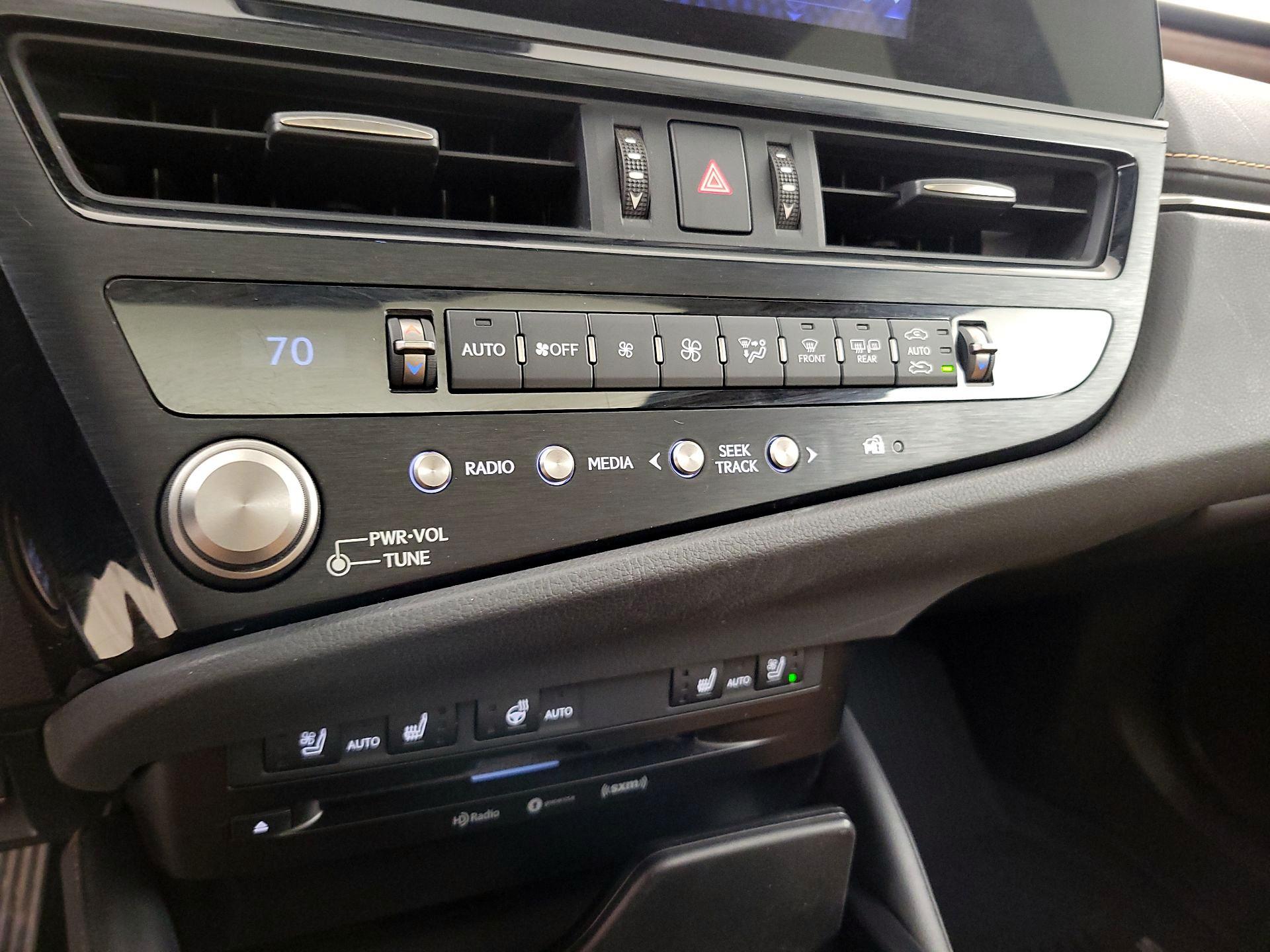 Thumbnail: 2022 Lexus ES - 16