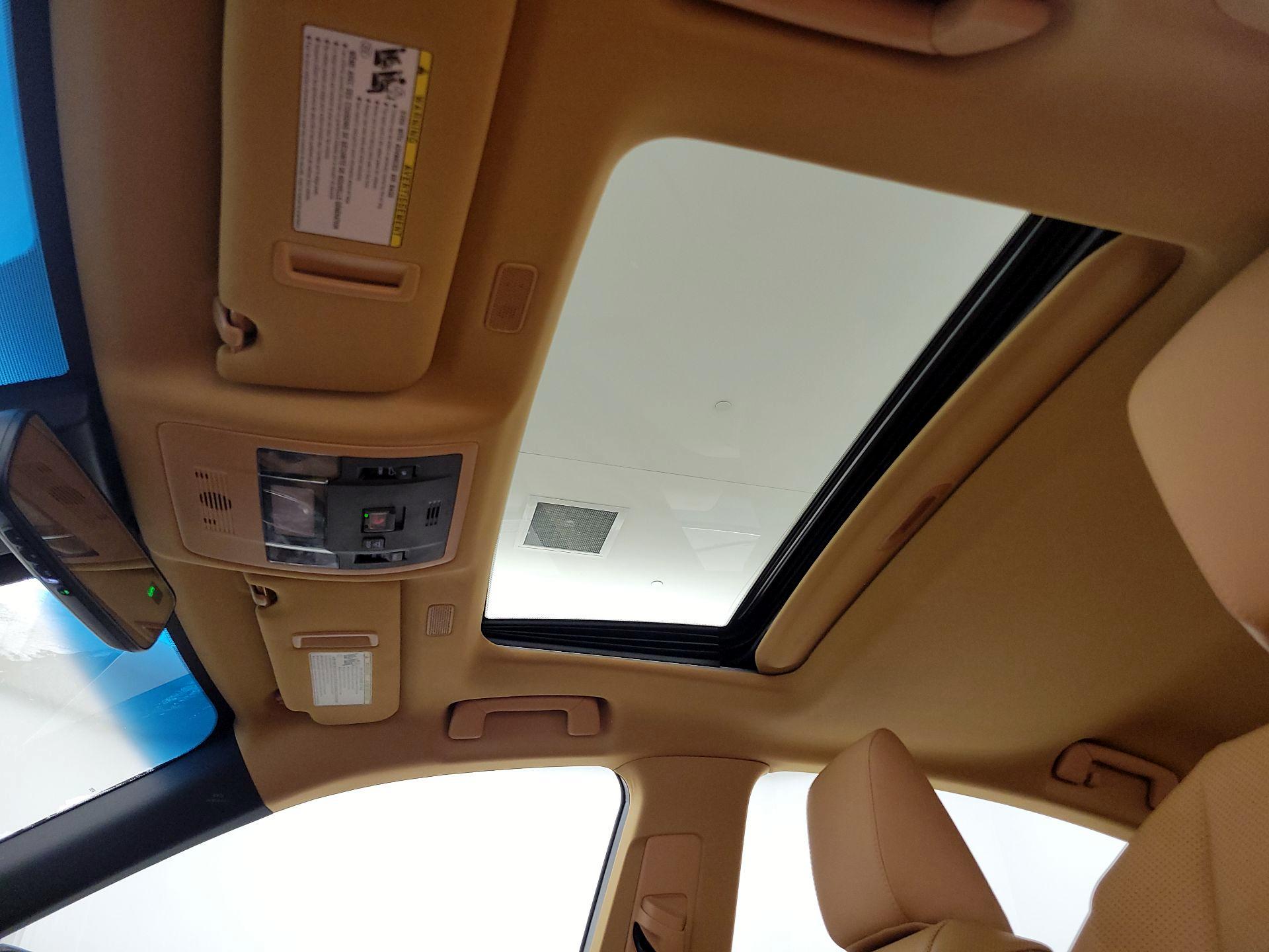 Thumbnail: 2022 Lexus ES - 19