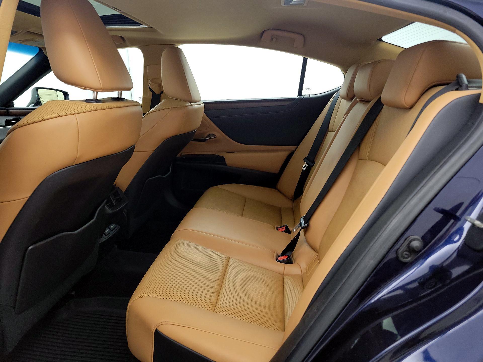 Thumbnail: 2022 Lexus ES - 20