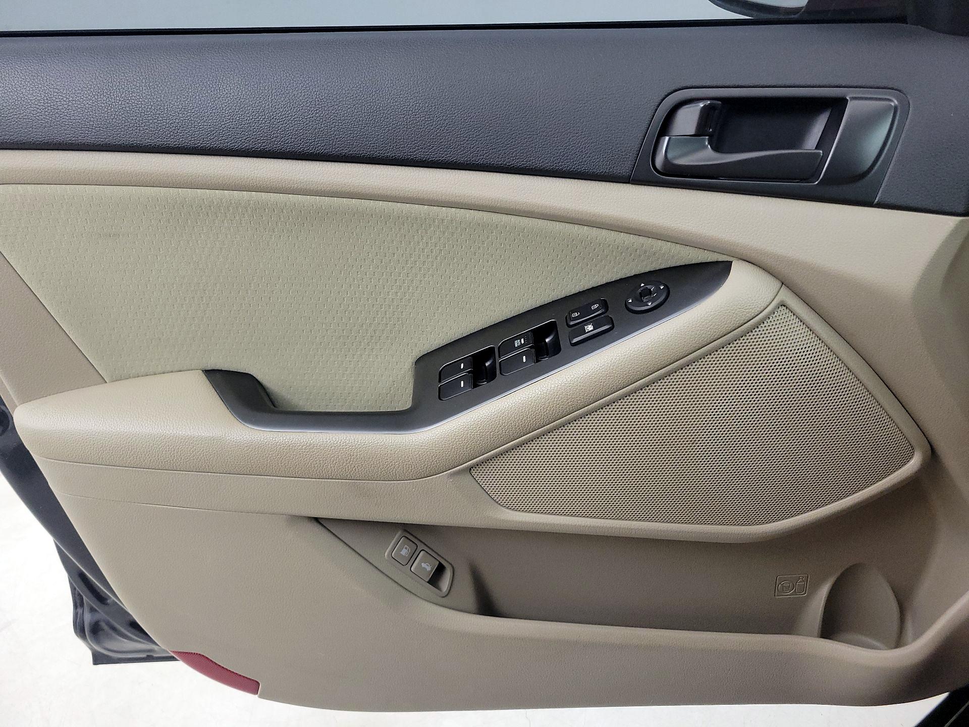 Thumbnail: 2015 Kia Optima - 12