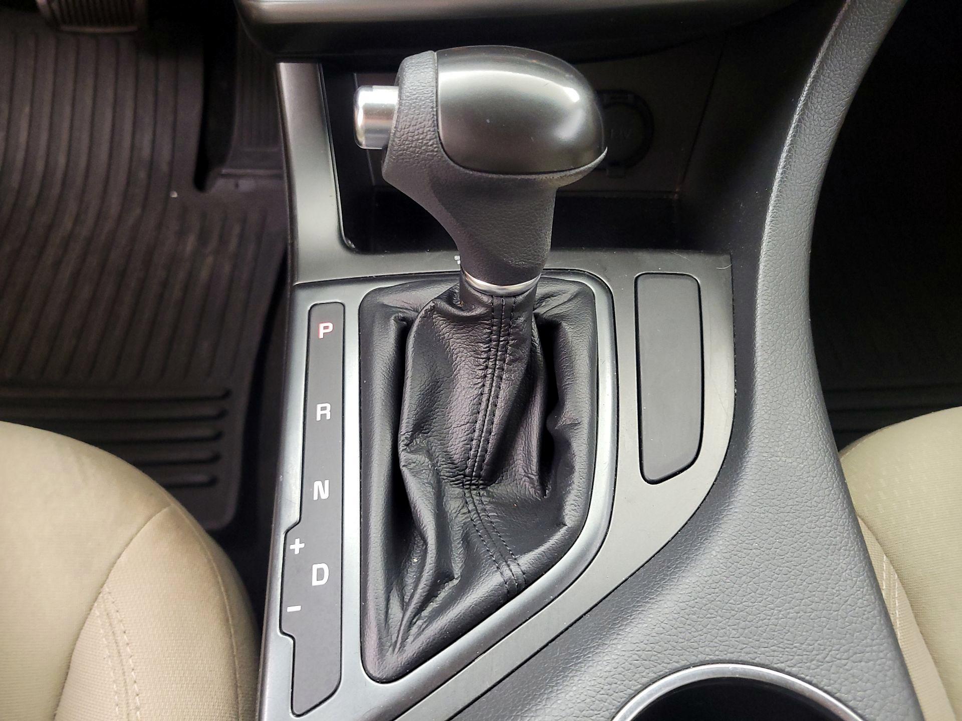 Thumbnail: 2015 Kia Optima - 16