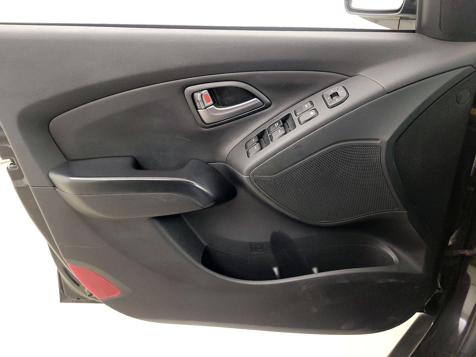 Thumbnail: 2015 Hyundai Tucson - 12