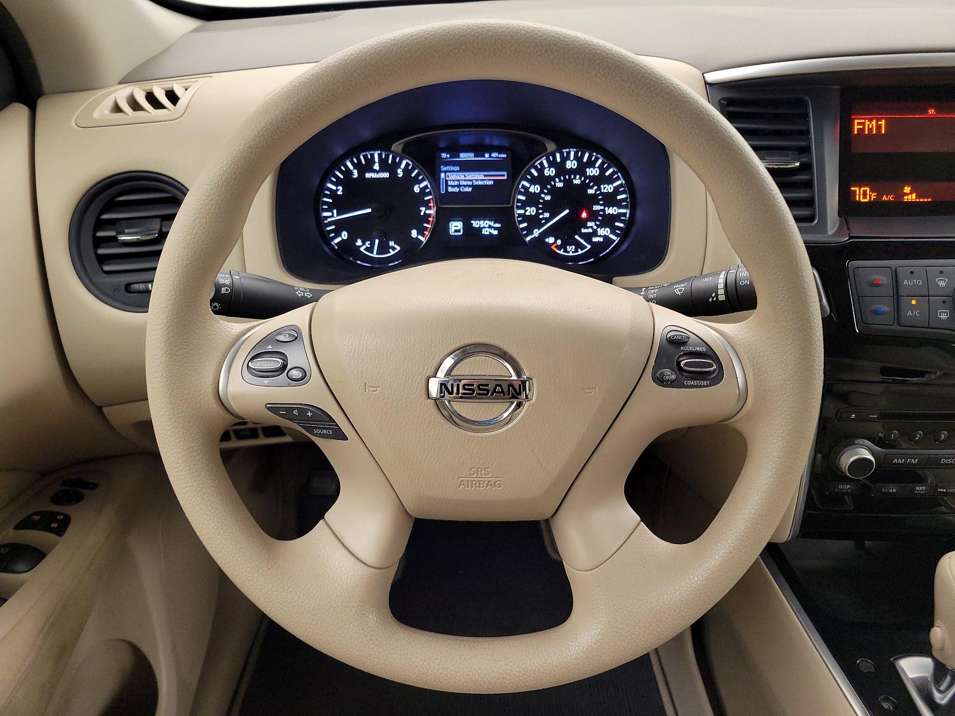 Thumbnail: 2015 Nissan Pathfinder - 10