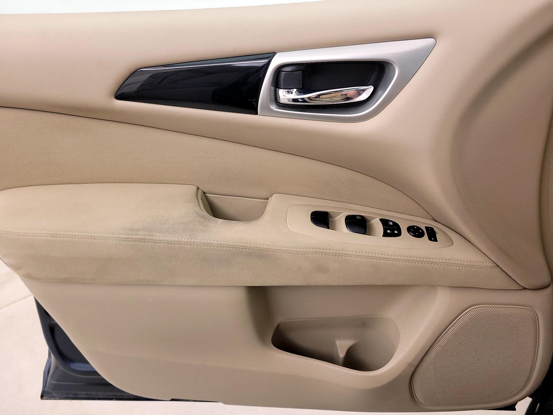 Thumbnail: 2015 Nissan Pathfinder - 12