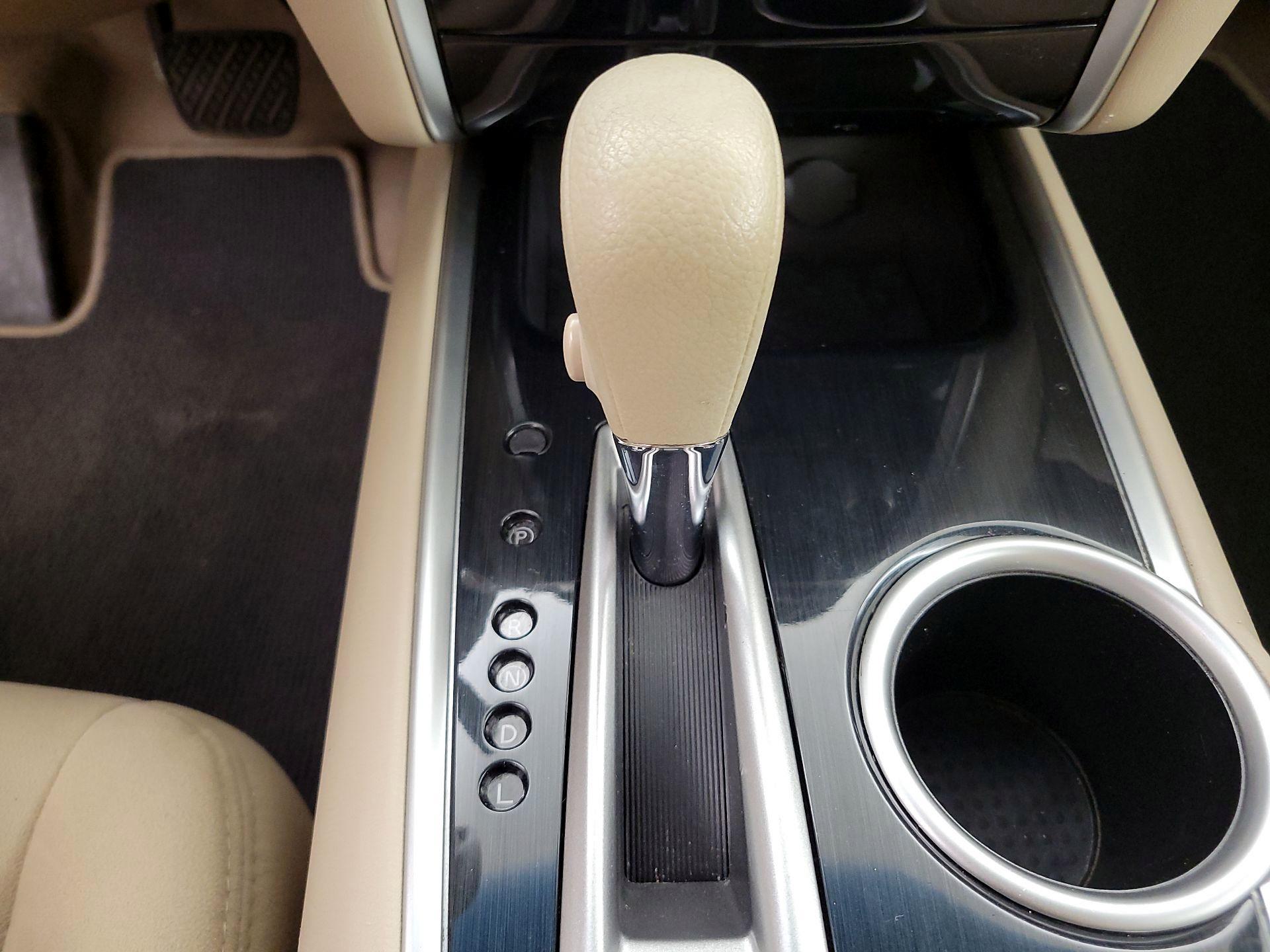 Thumbnail: 2015 Nissan Pathfinder - 16