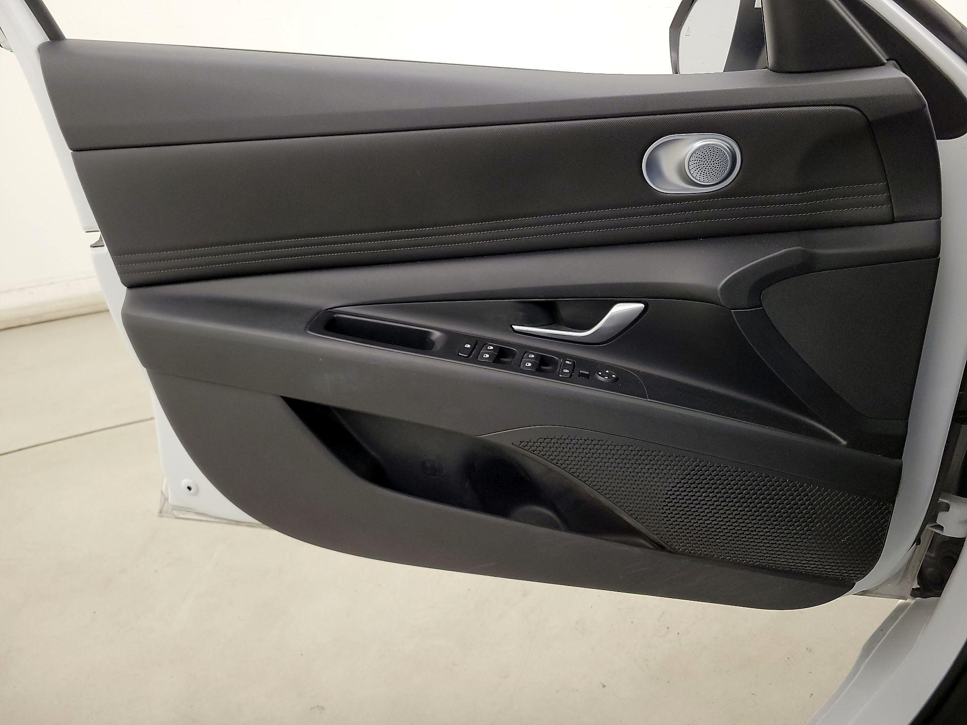 Thumbnail: 2021 Hyundai Elantra - 12