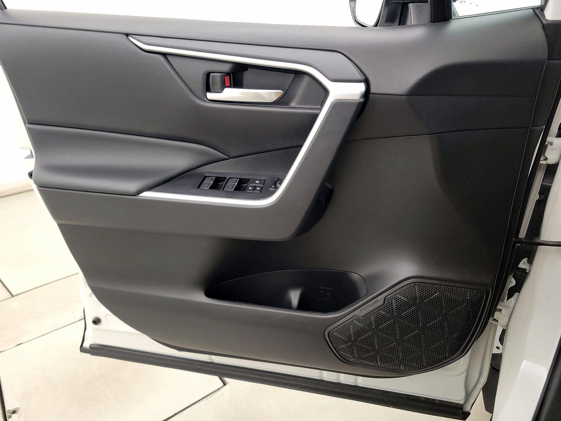 Thumbnail: 2022 Toyota RAV4 - 12