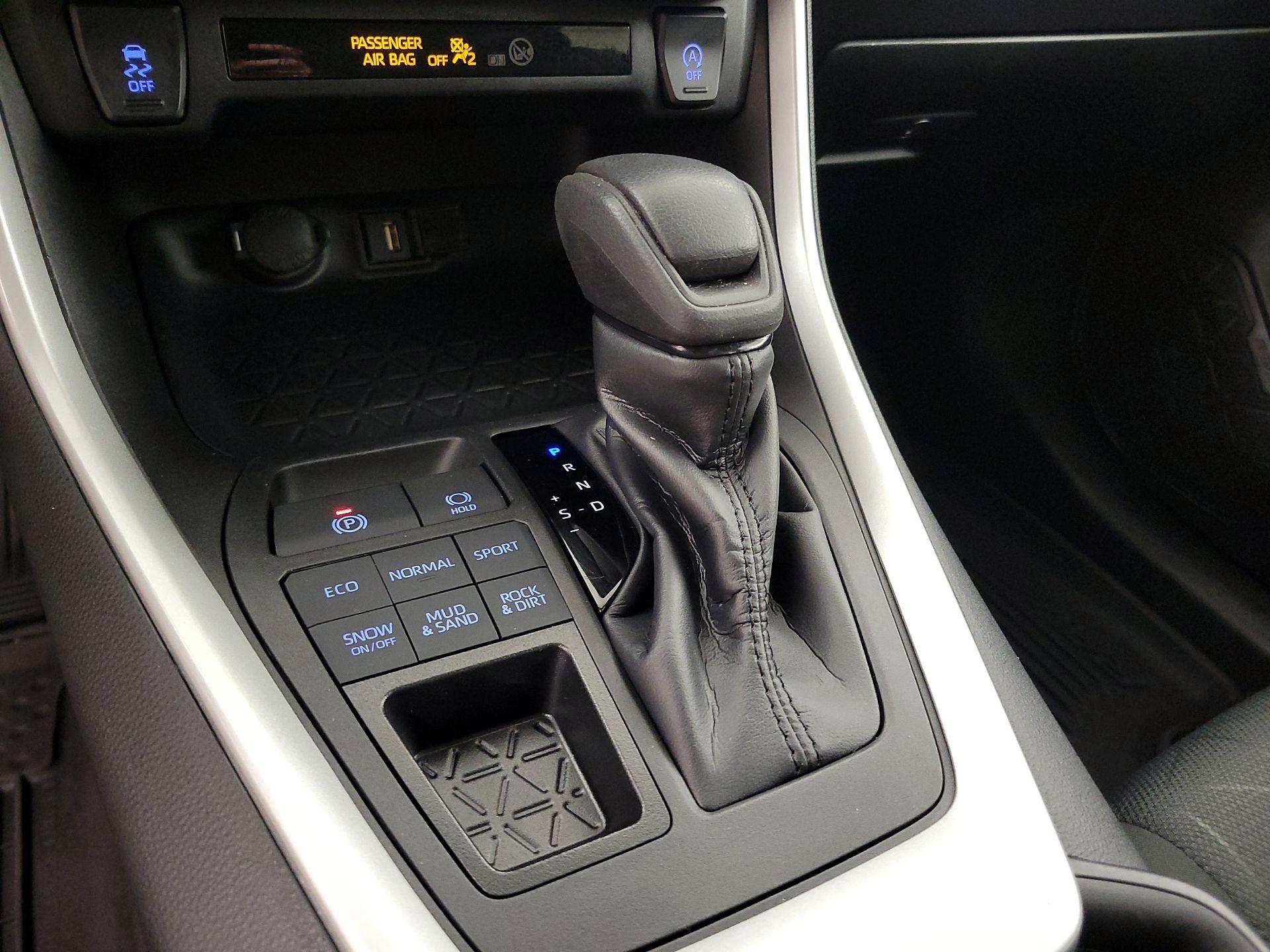 Thumbnail: 2022 Toyota RAV4 - 17