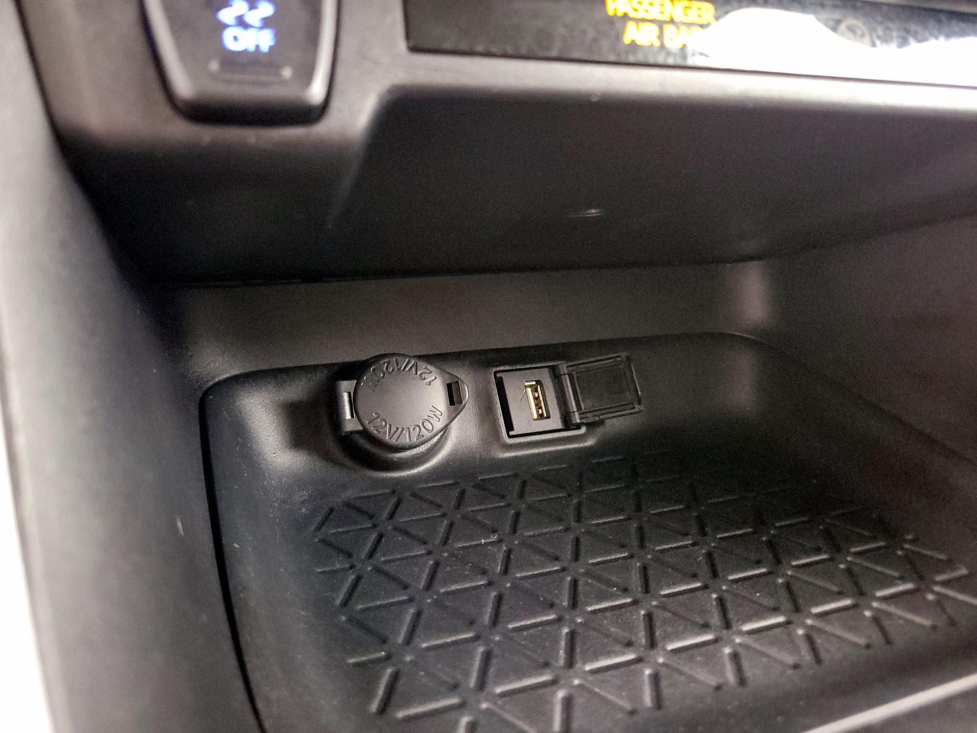 Thumbnail: 2022 Toyota RAV4 - 18