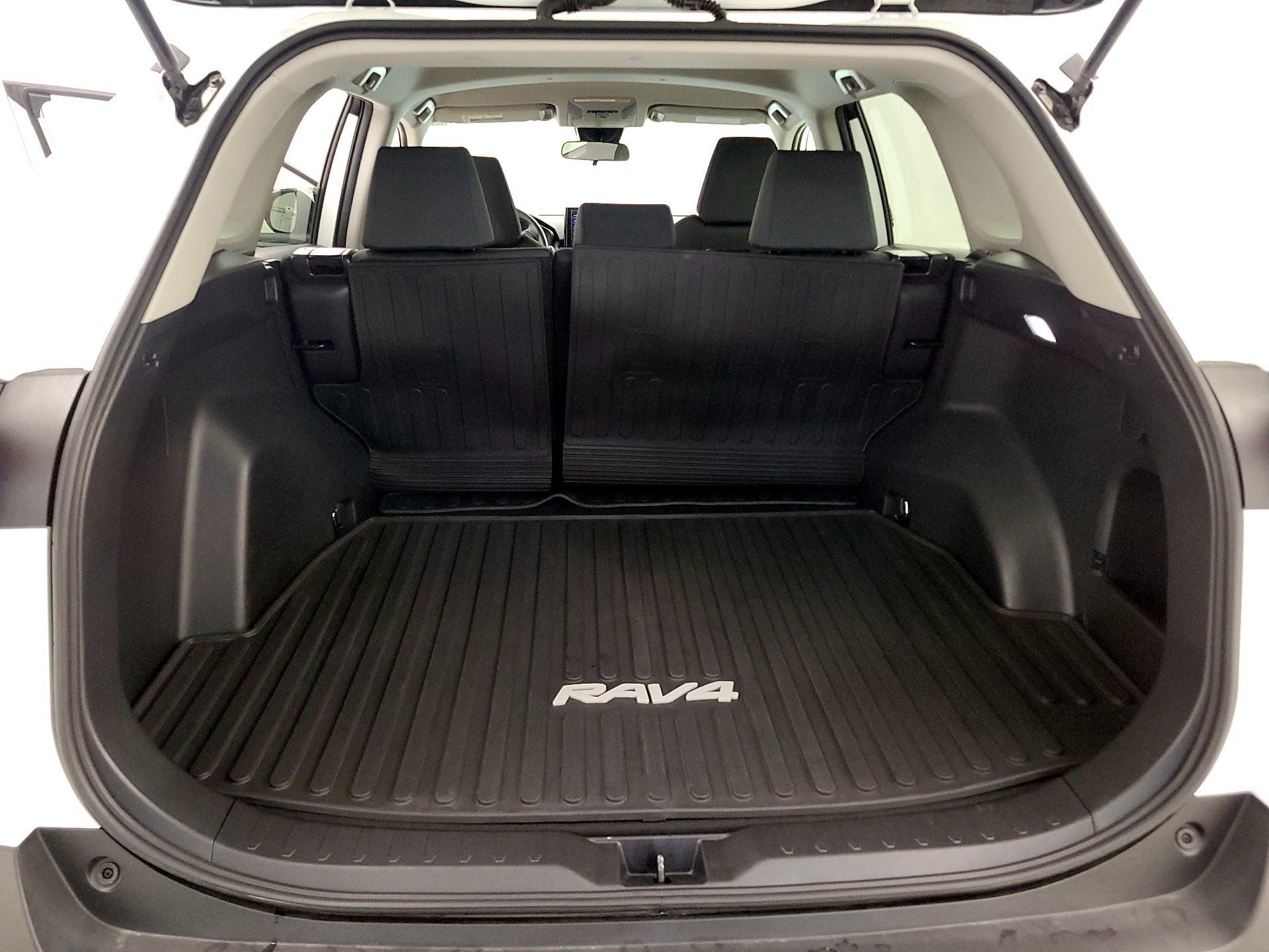 Thumbnail: 2022 Toyota RAV4 - 20