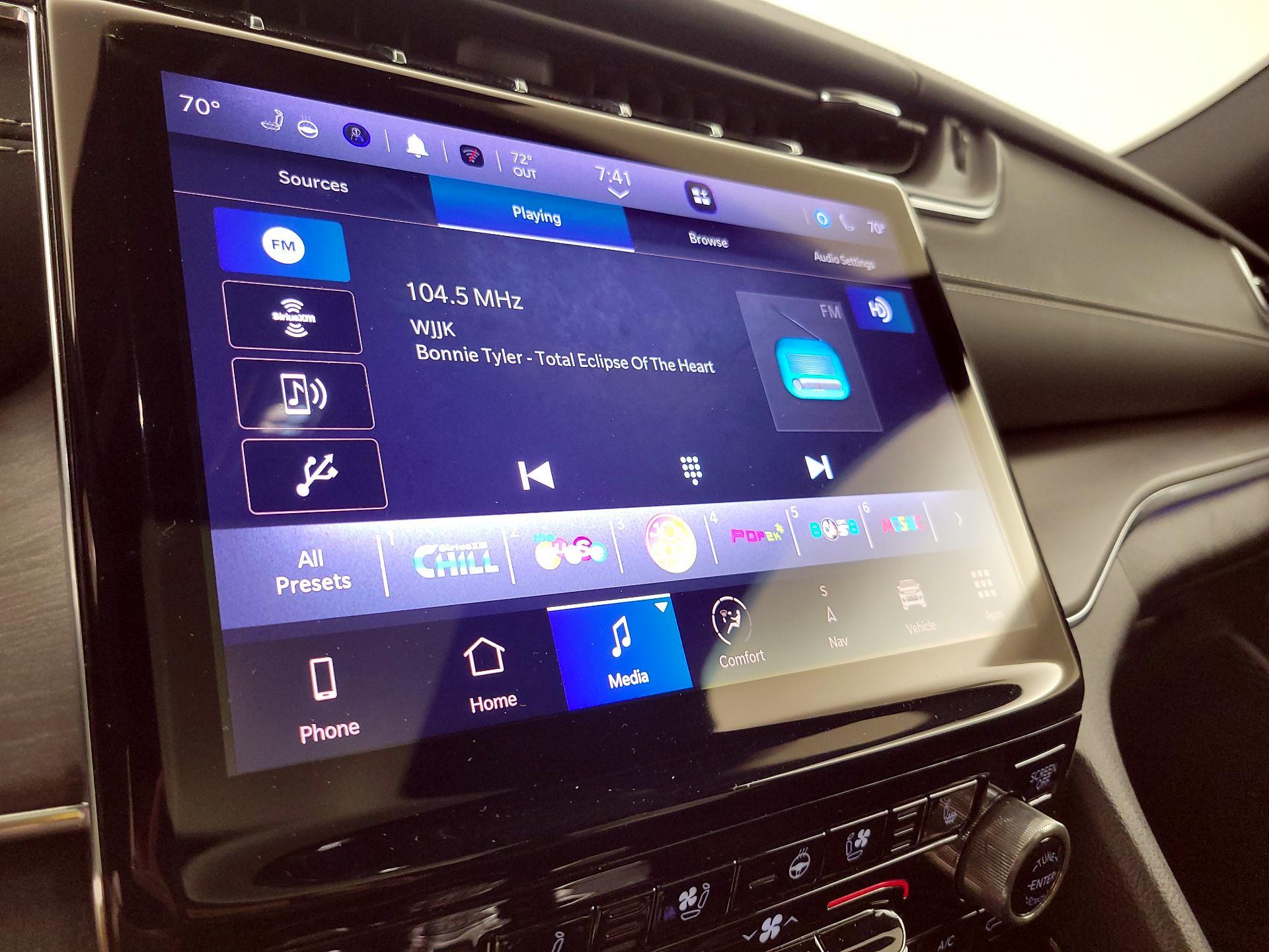 Thumbnail: 2022 Jeep Grand Cherokee - 16