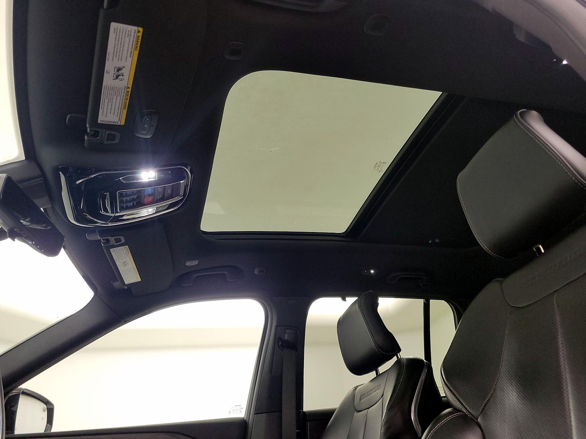 Thumbnail: 2022 Jeep Grand Cherokee - 20