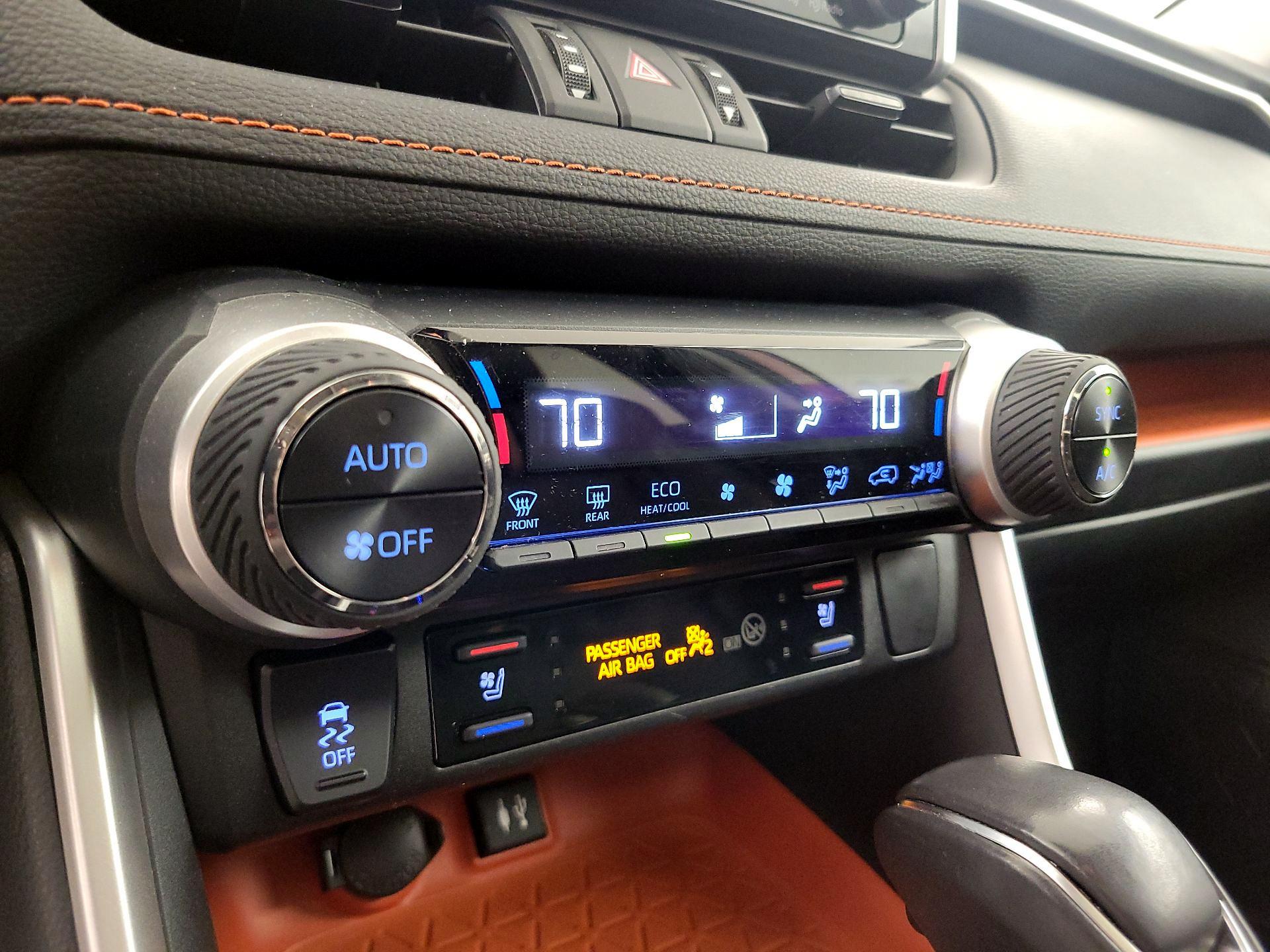 Thumbnail: 2019 Toyota RAV4 - 16