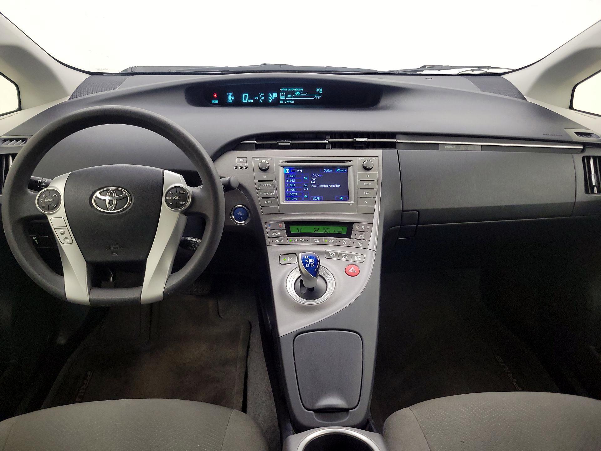 Thumbnail: 2015 Toyota Prius - 9