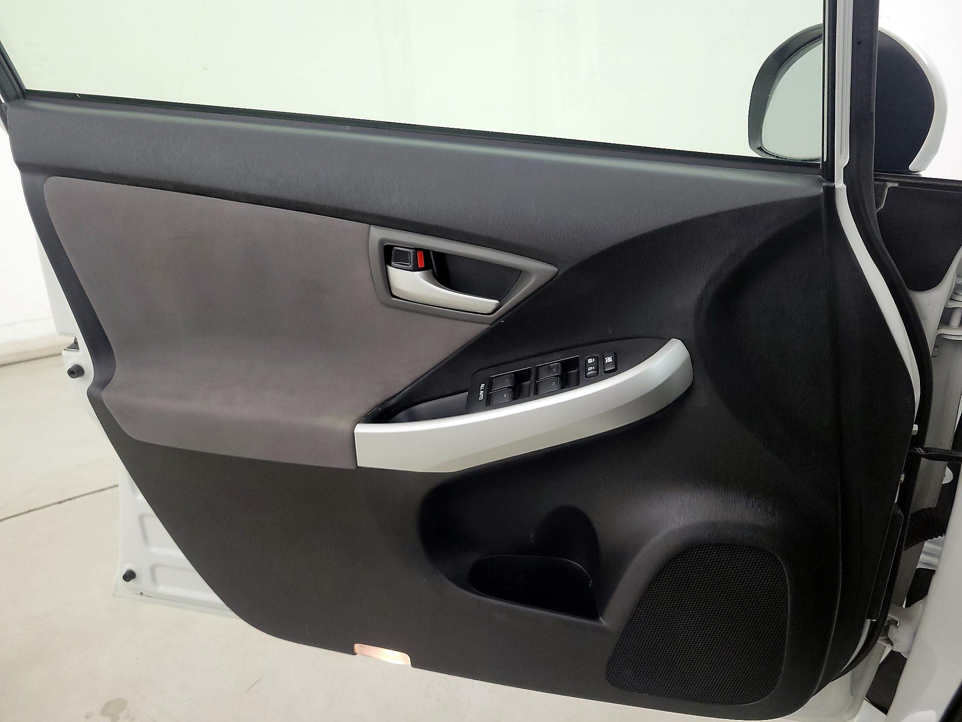 Thumbnail: 2015 Toyota Prius - 12