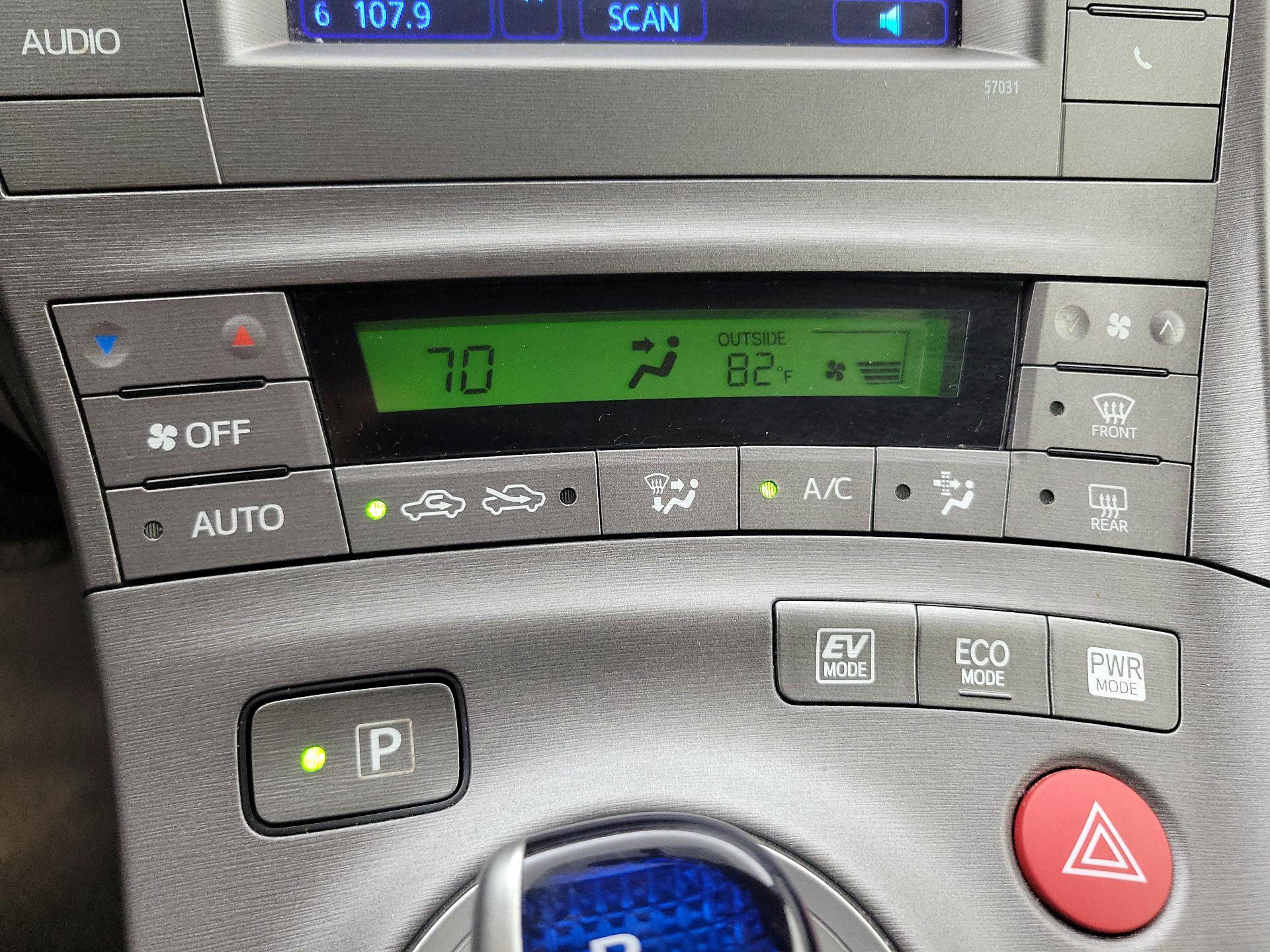 Thumbnail: 2015 Toyota Prius - 16