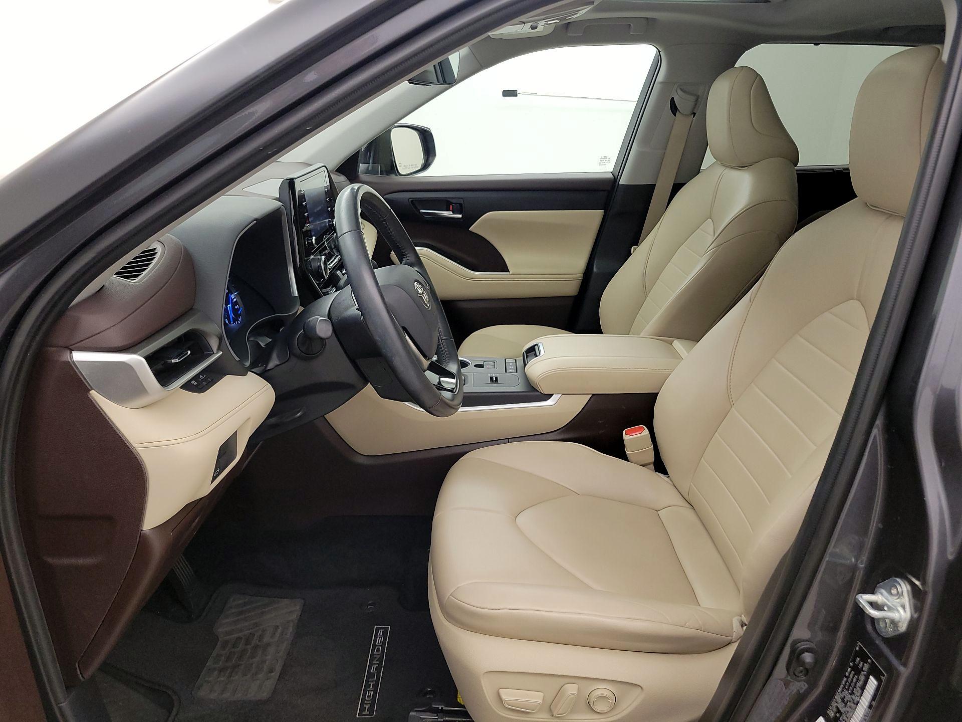 Thumbnail: 2021 Toyota Highlander - 11