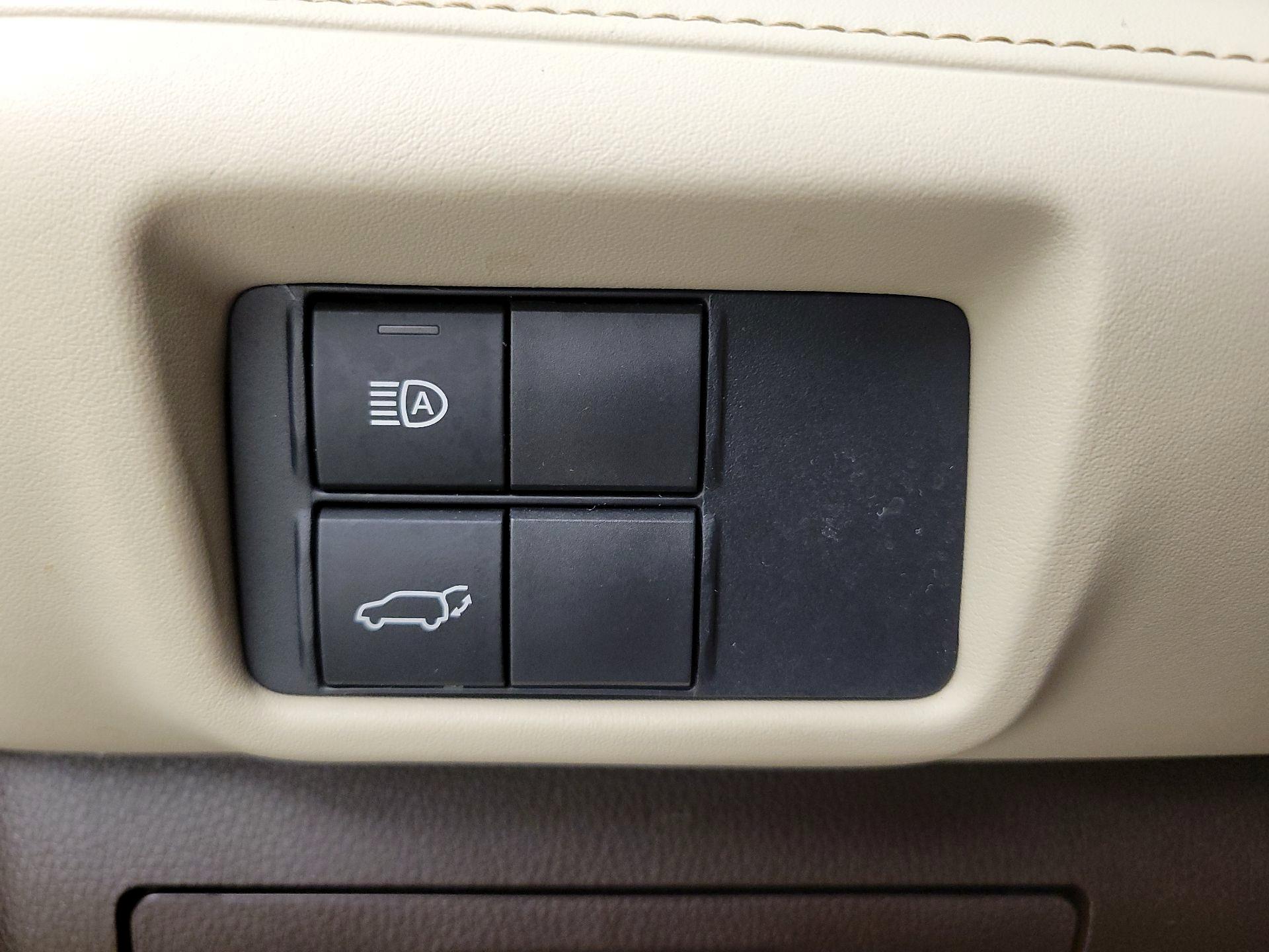 Thumbnail: 2021 Toyota Highlander - 13