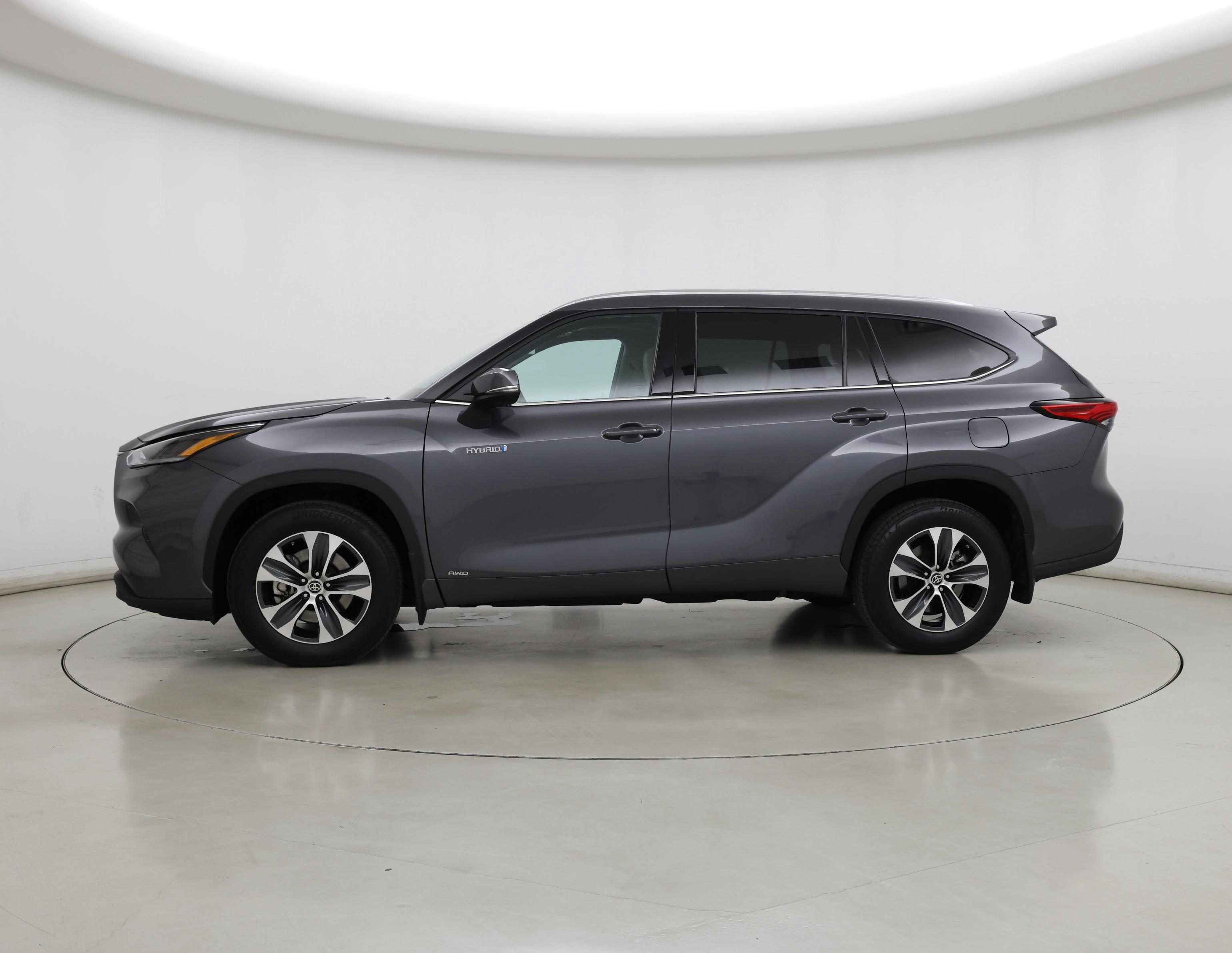 Thumbnail: 2021 Toyota Highlander - 3