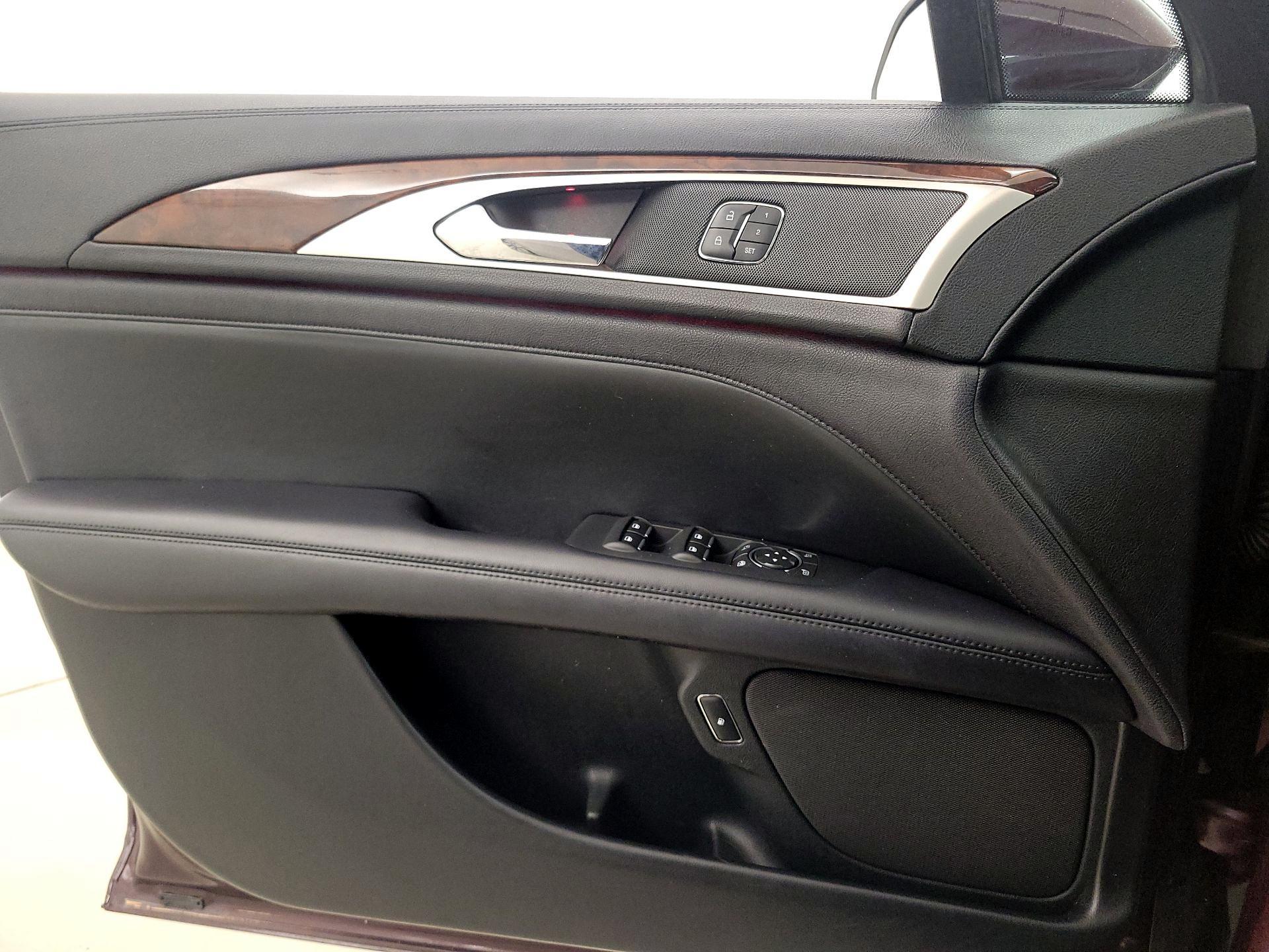 Thumbnail: 2017 Lincoln MKZ - 12