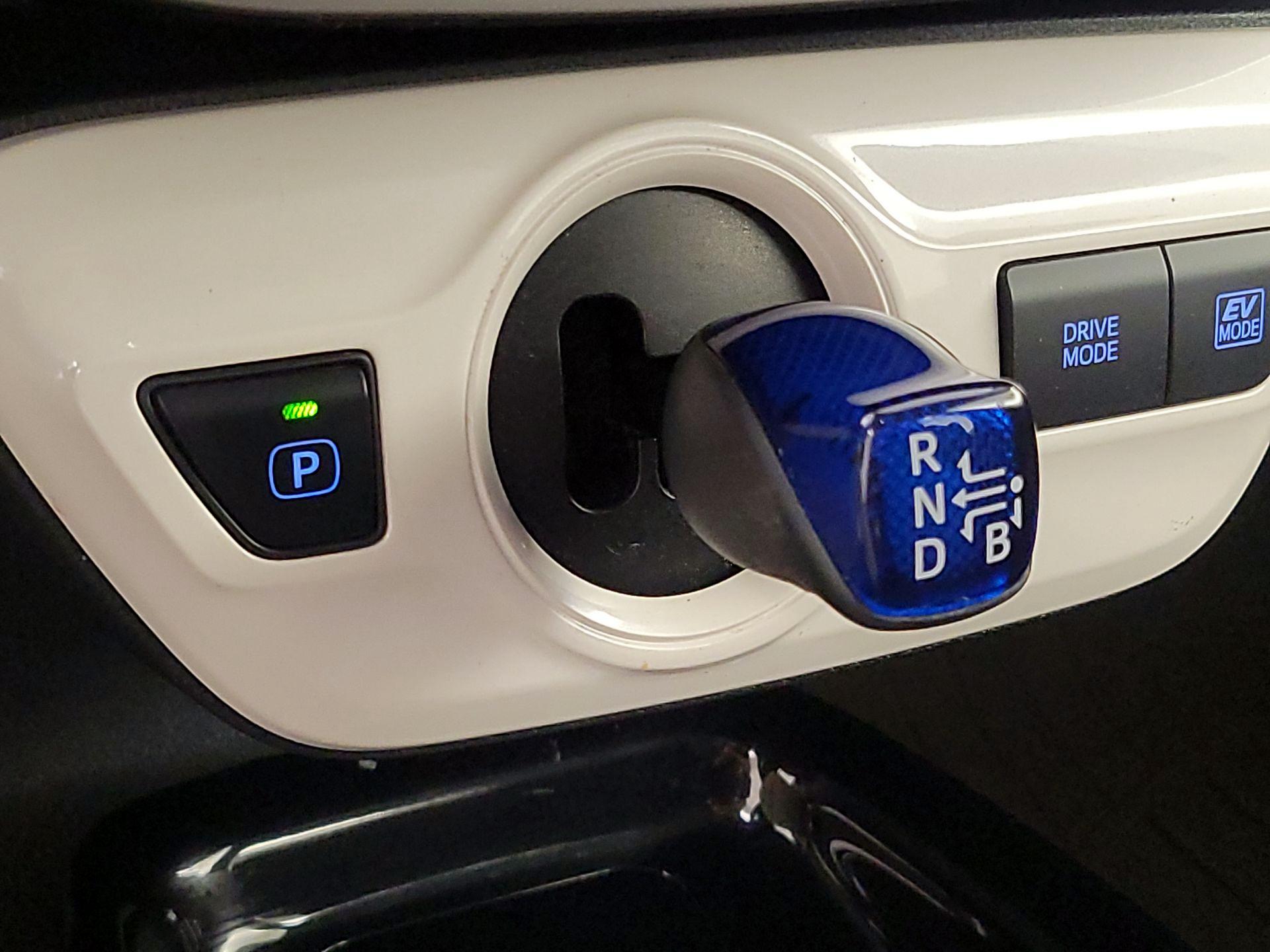 Thumbnail: 2017 Toyota Prius - 17