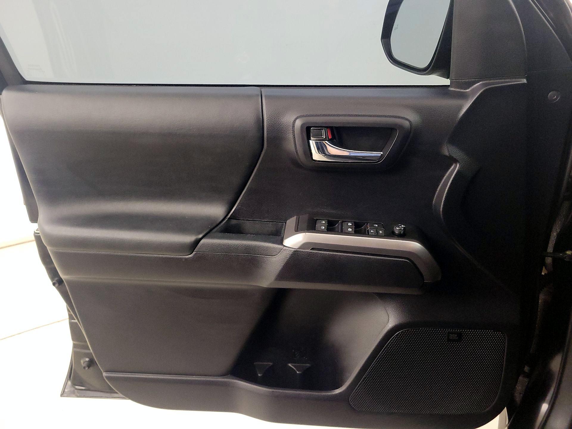 Thumbnail: 2020 Toyota Tacoma - 12