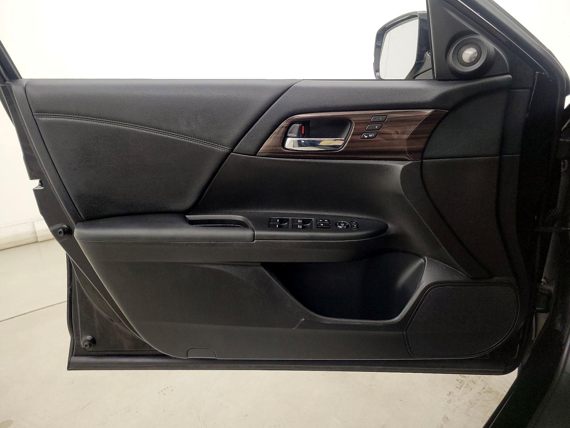 Thumbnail: 2016 Honda Accord - 12