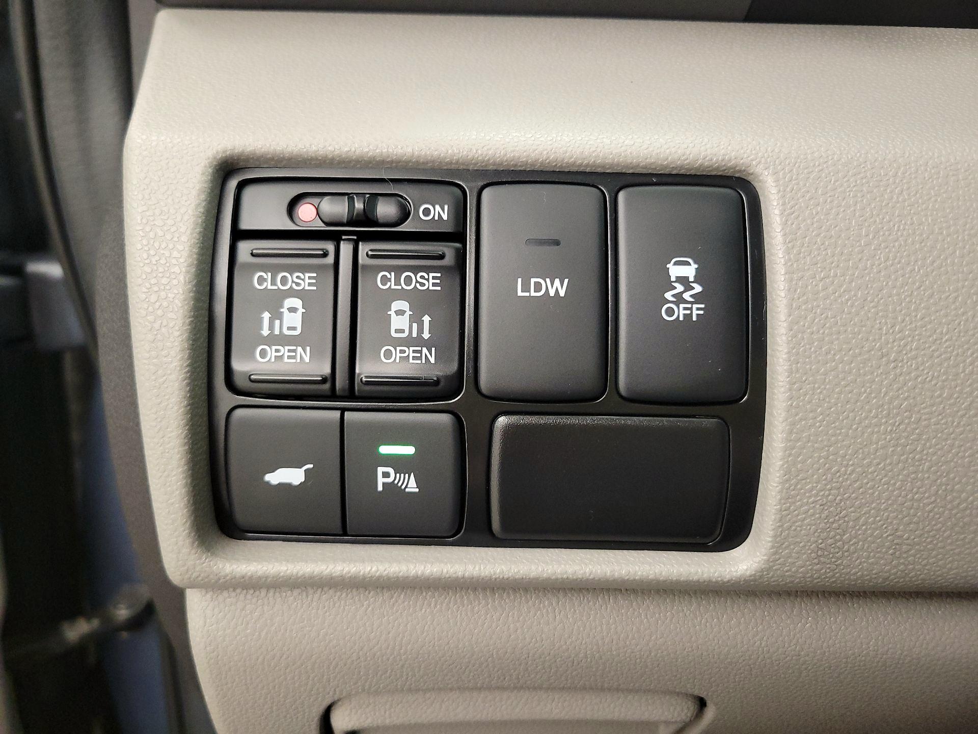 Thumbnail: 2014 Honda Odyssey - 13
