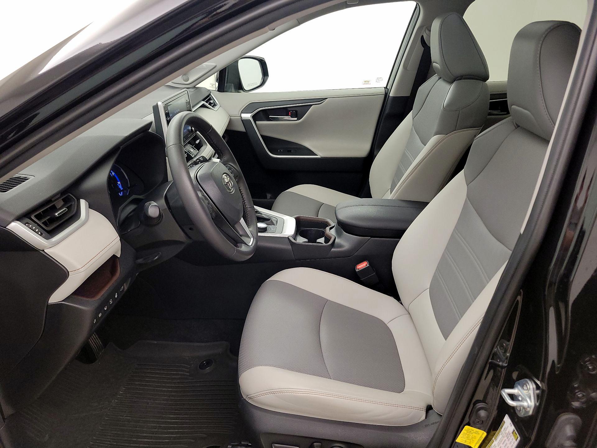 Thumbnail: 2021 Toyota RAV4 - 11