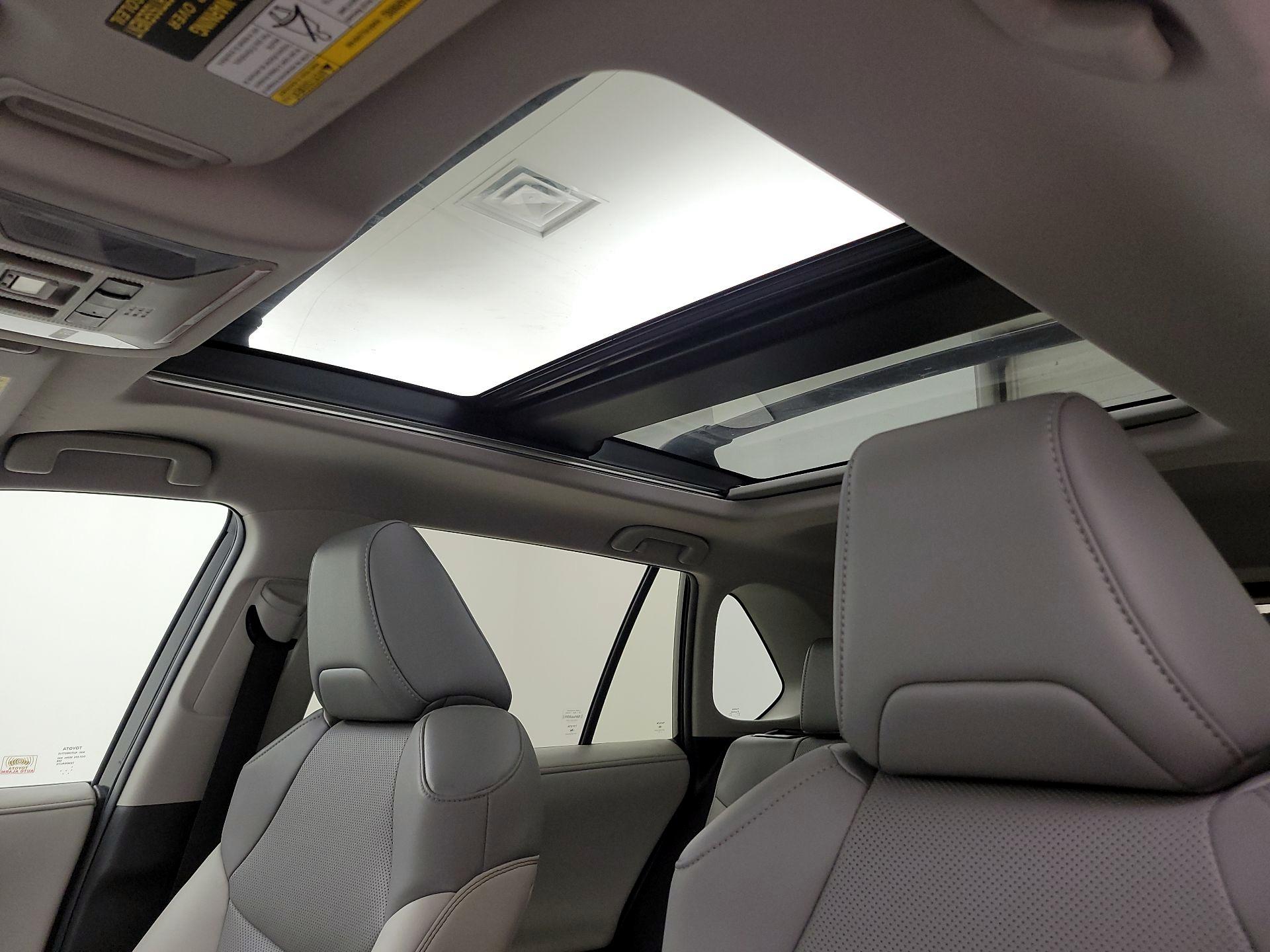 Thumbnail: 2021 Toyota RAV4 - 20