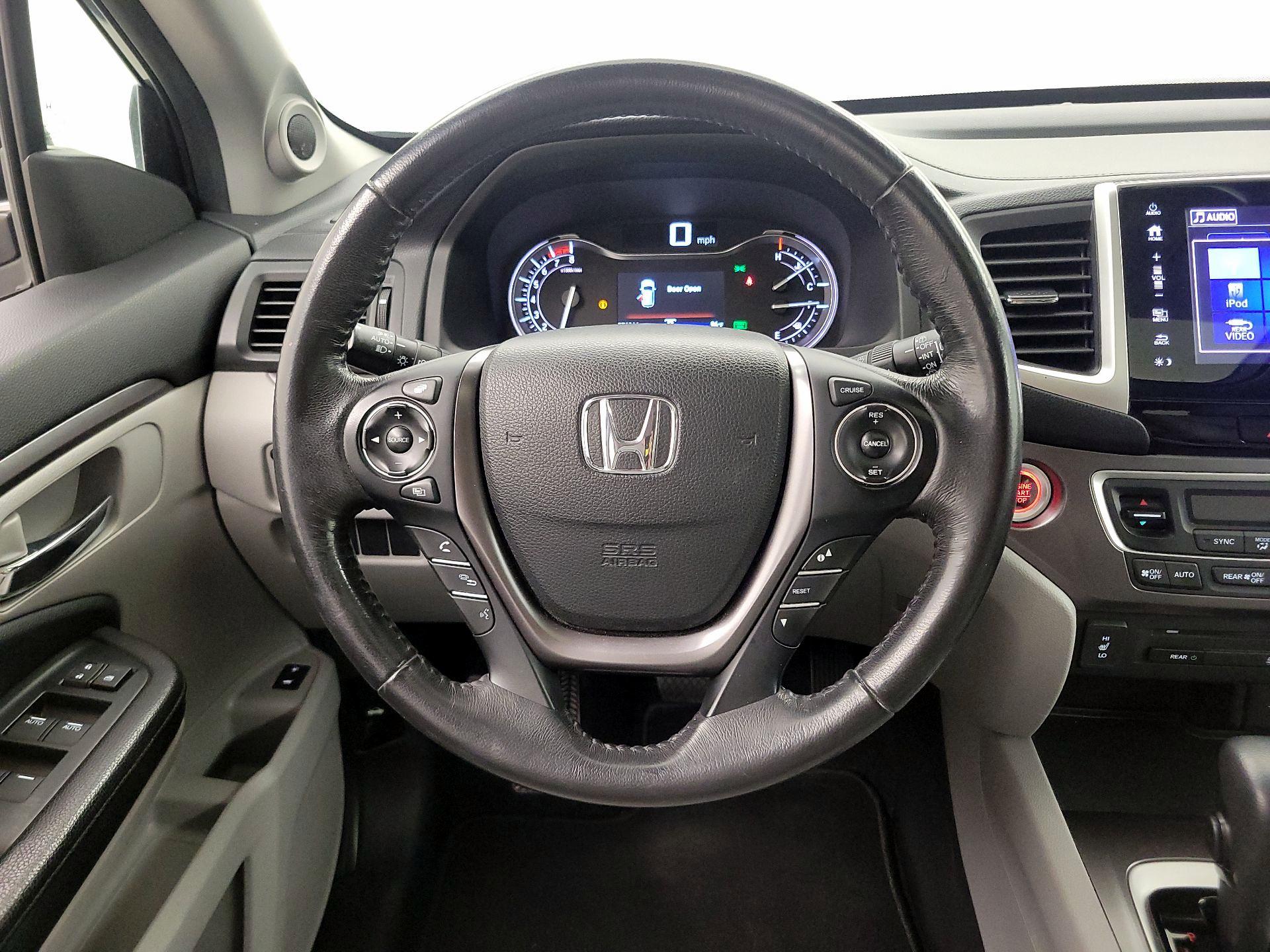 Thumbnail: 2018 Honda Pilot - 10