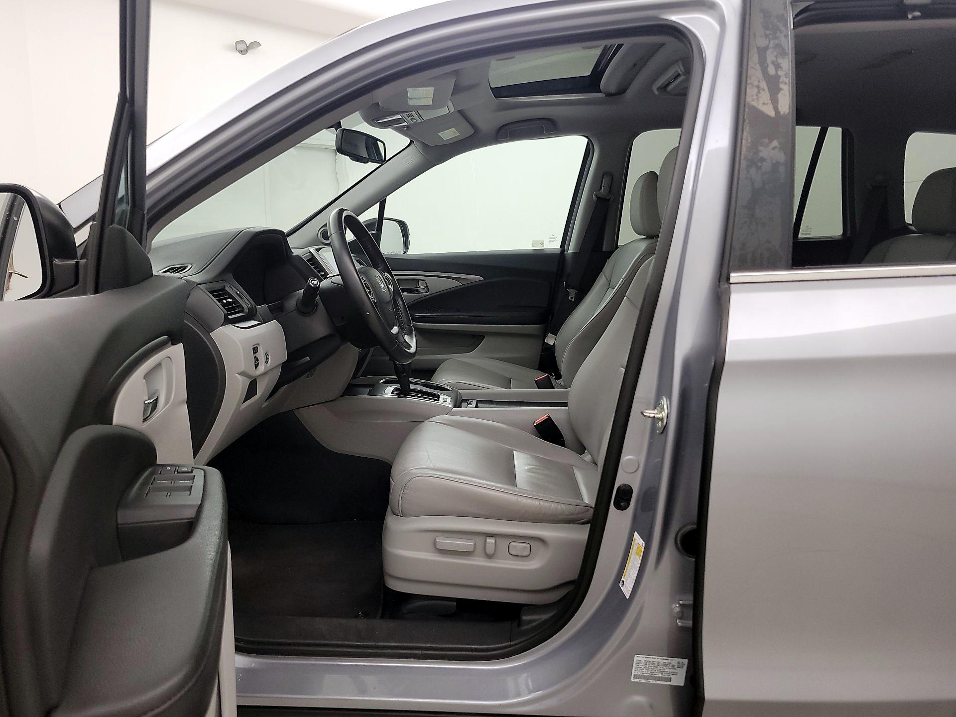 Thumbnail: 2018 Honda Pilot - 11