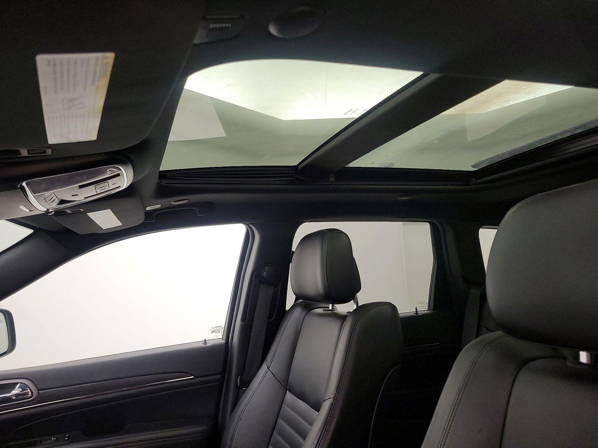 Thumbnail: 2020 Jeep Grand Cherokee - 20