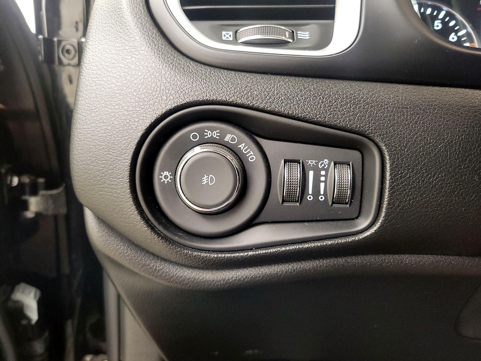 Thumbnail: 2020 Jeep Renegade - 13