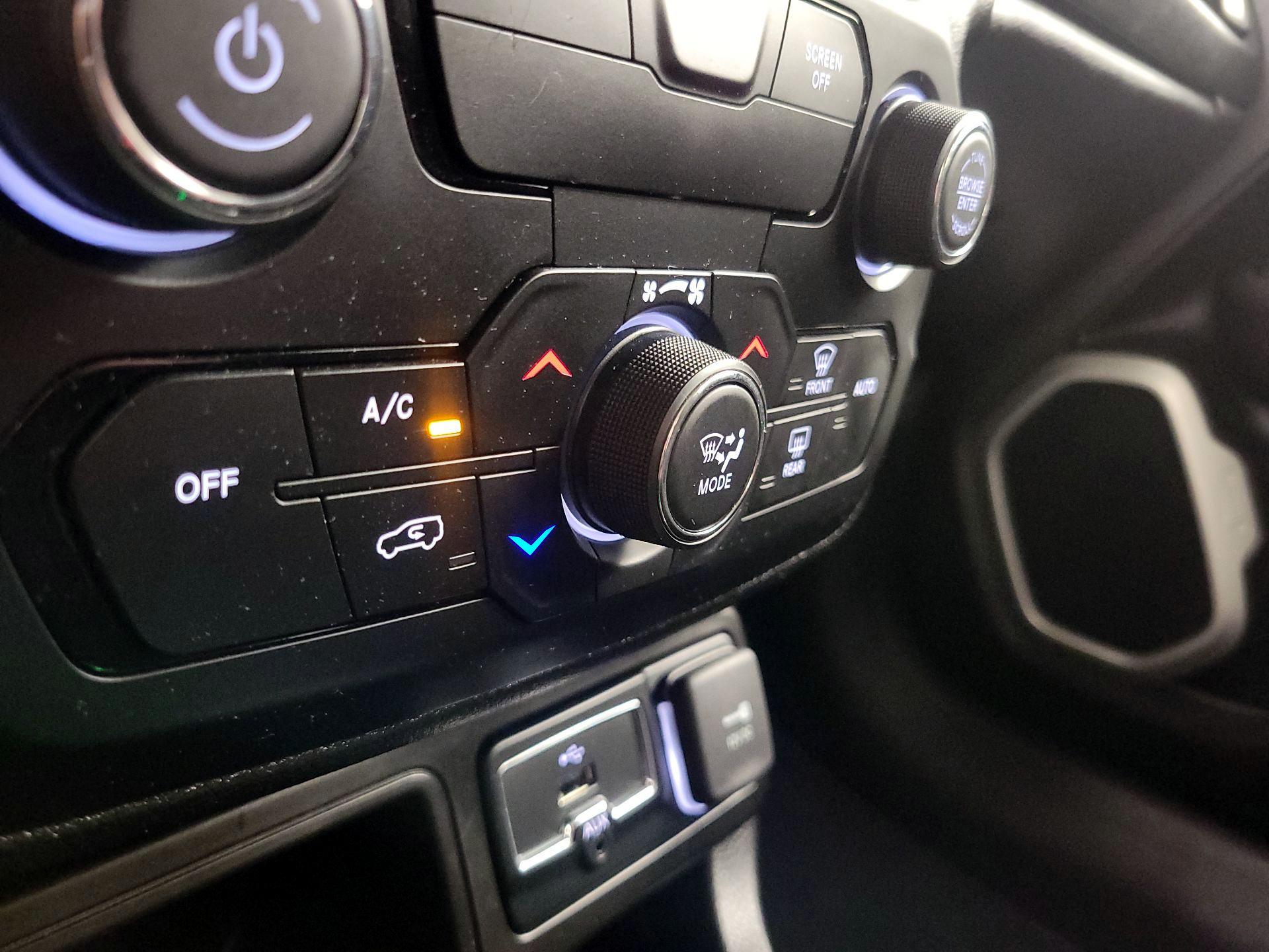 Thumbnail: 2020 Jeep Renegade - 16