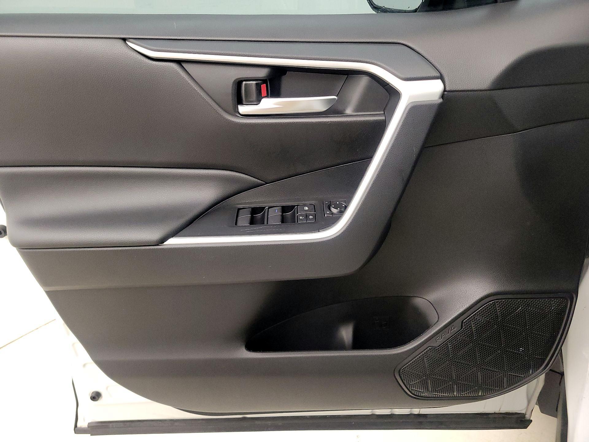 Thumbnail: 2021 Toyota RAV4 - 12