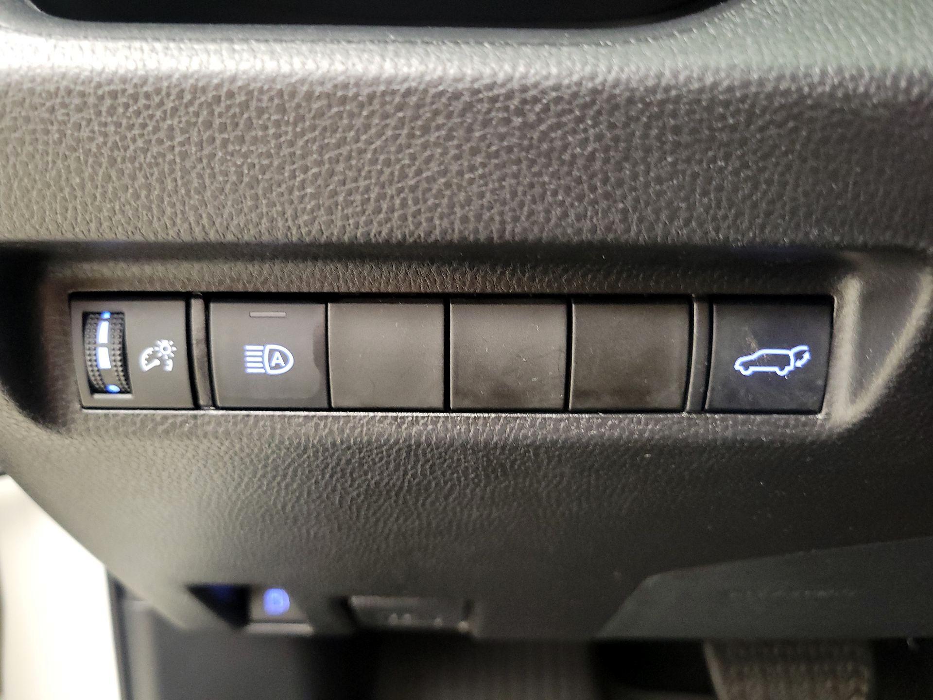 Thumbnail: 2021 Toyota RAV4 - 13