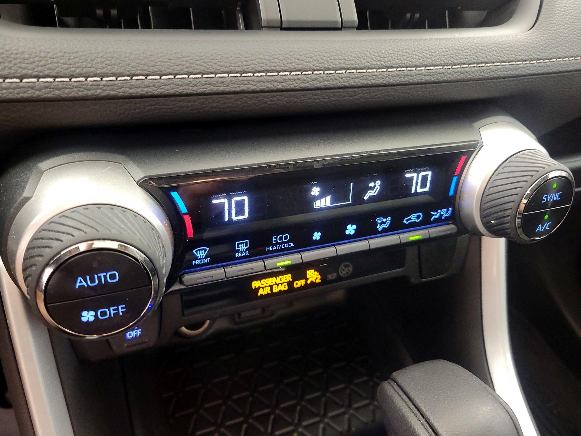 Thumbnail: 2021 Toyota RAV4 - 16