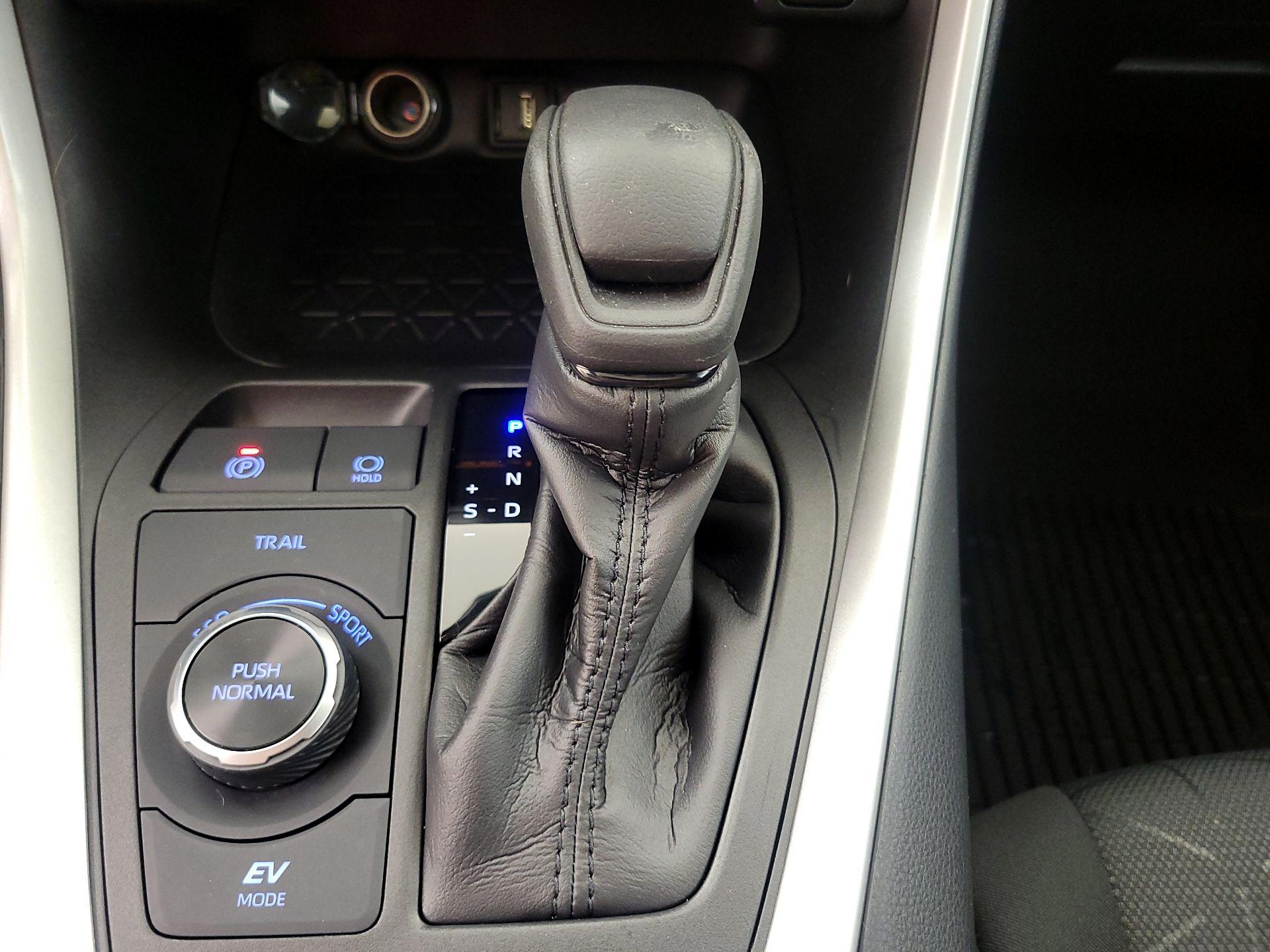 Thumbnail: 2021 Toyota RAV4 - 17